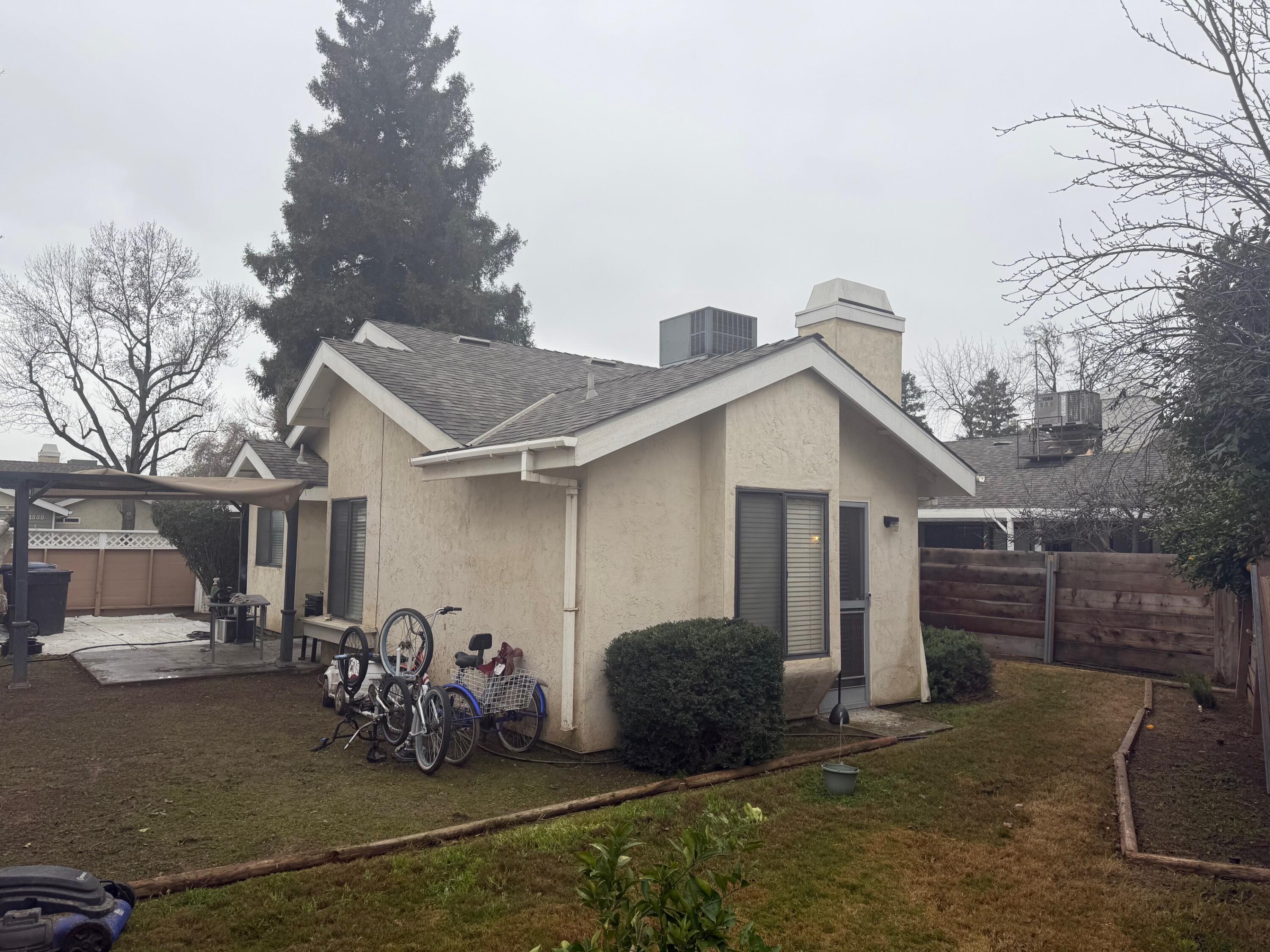 1338 E Castlecrest Ave, Visalia, CA 93292