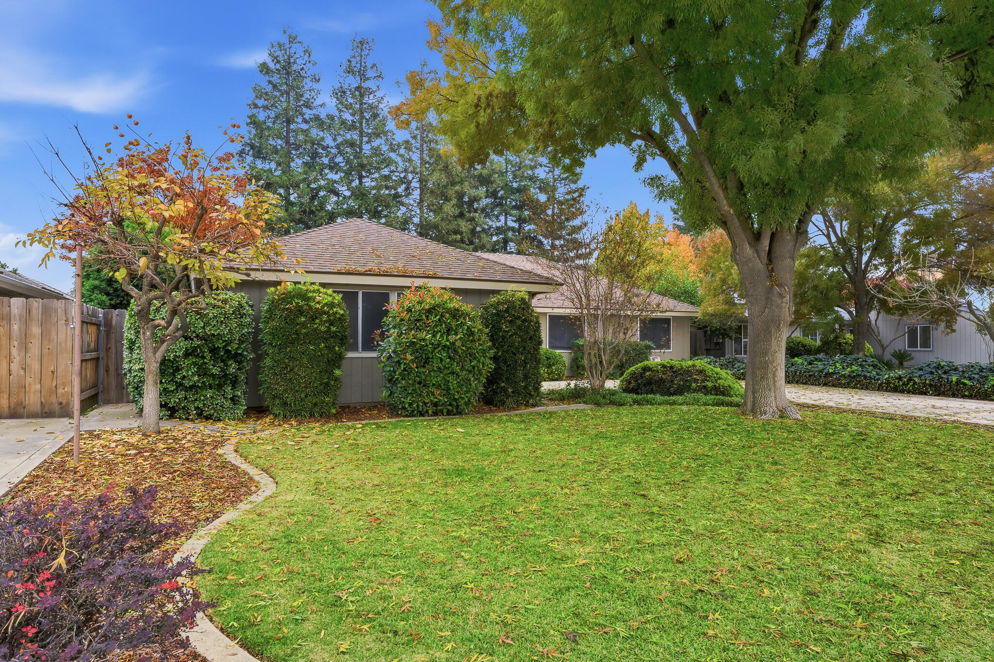 2936 S Conyer St, Visalia, CA 93277