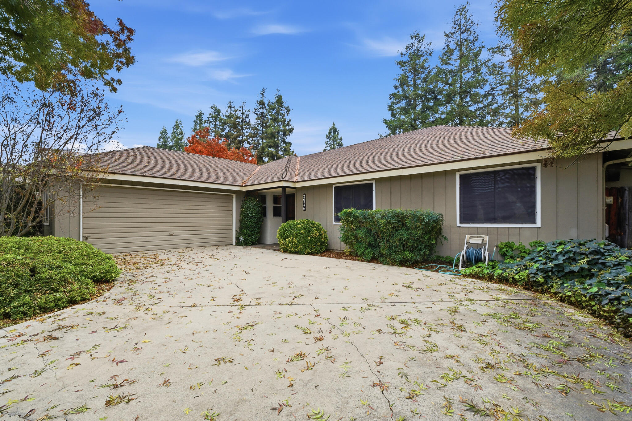 2936 S Conyer St, Visalia, CA 93277