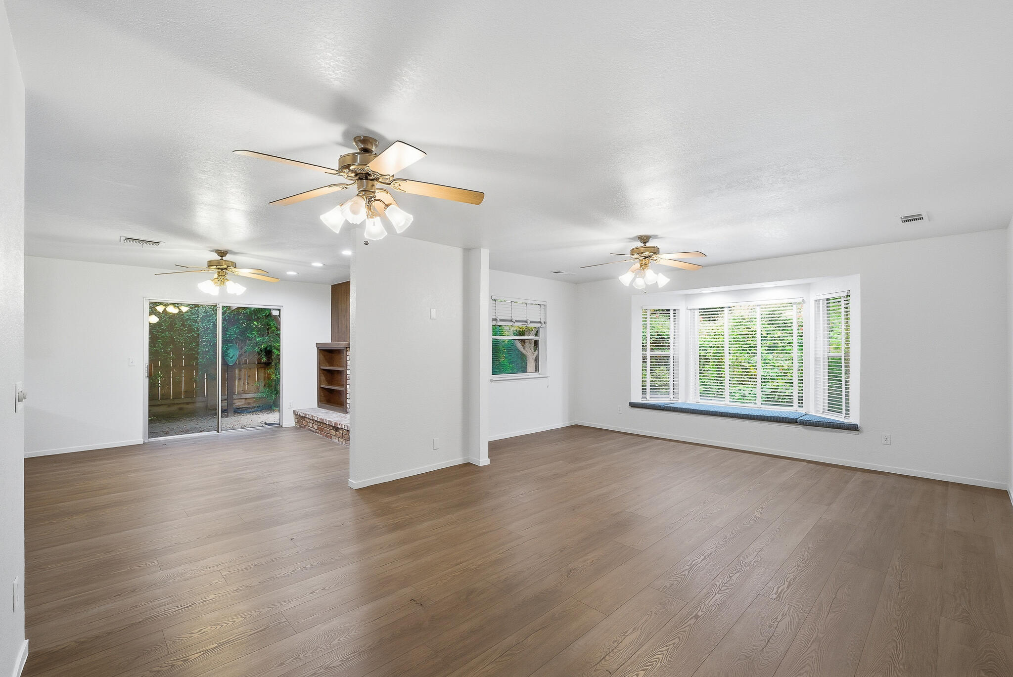 2936 S Conyer St, Visalia, CA 93277