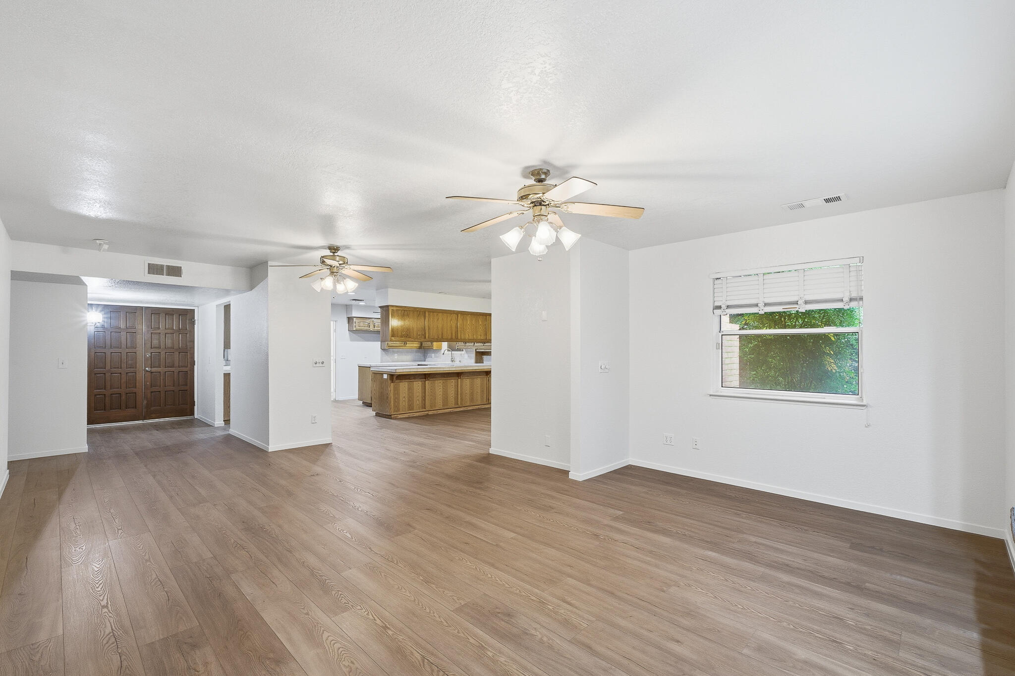 2936 S Conyer St, Visalia, CA 93277