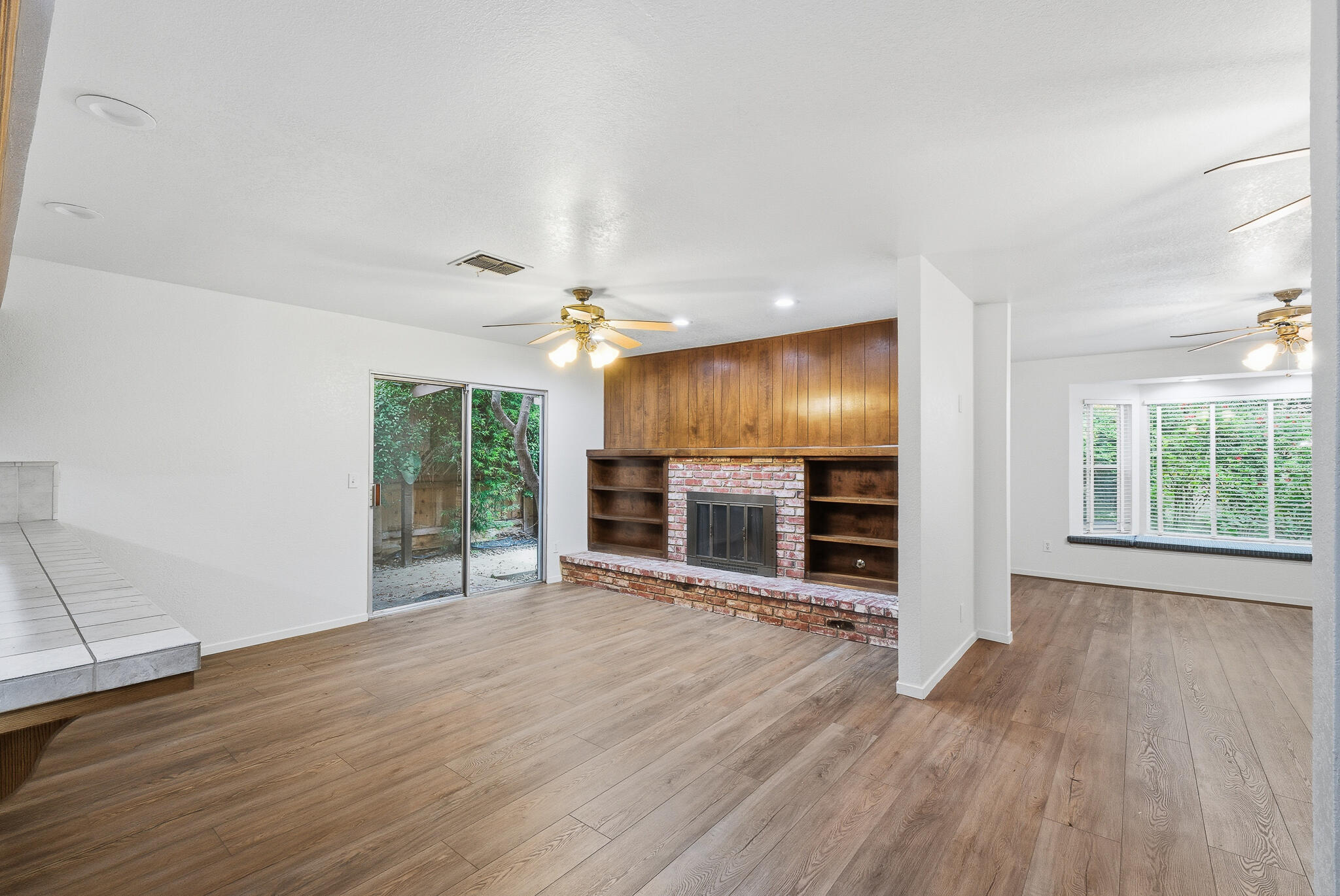 2936 S Conyer St, Visalia, CA 93277