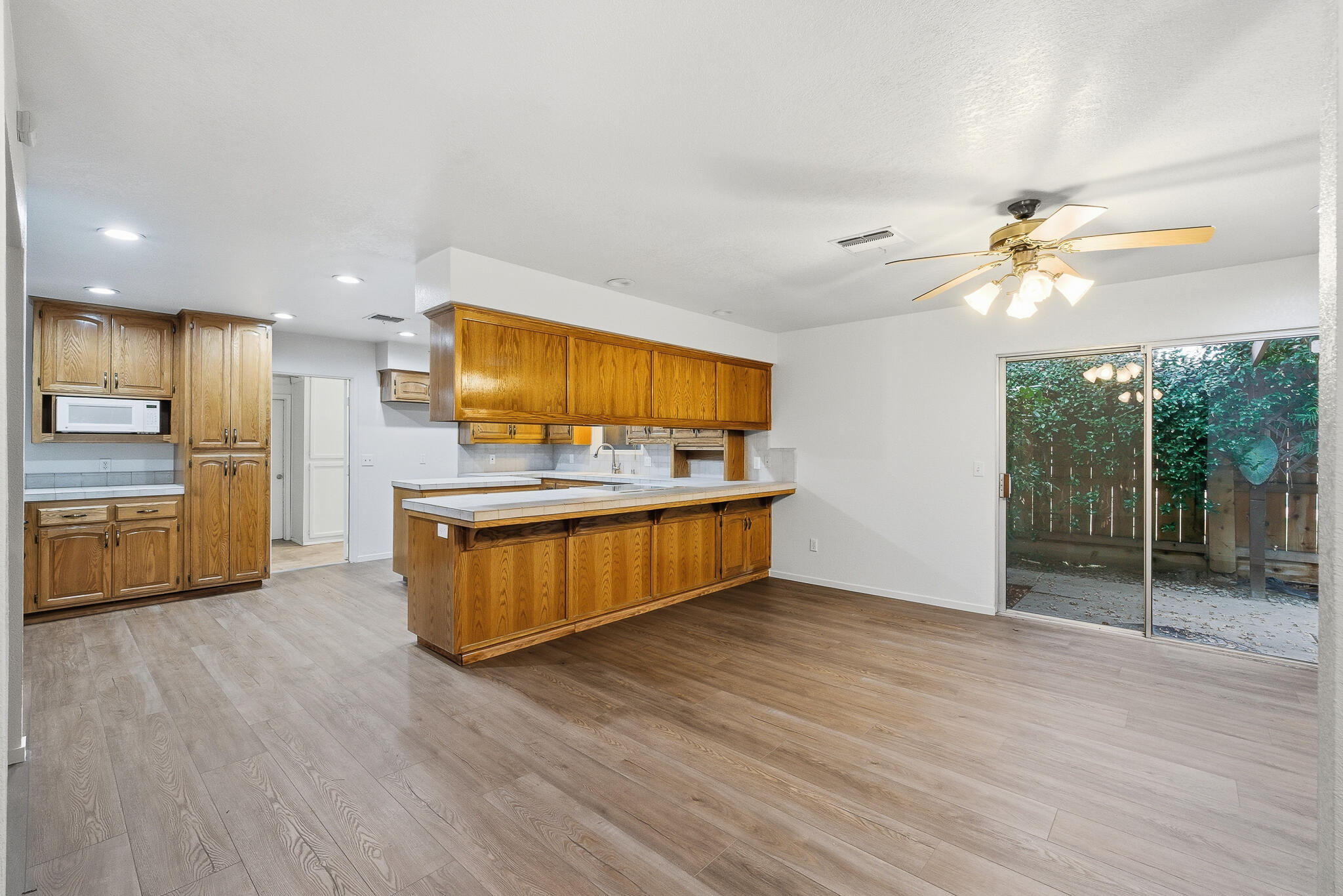 2936 S Conyer St, Visalia, CA 93277