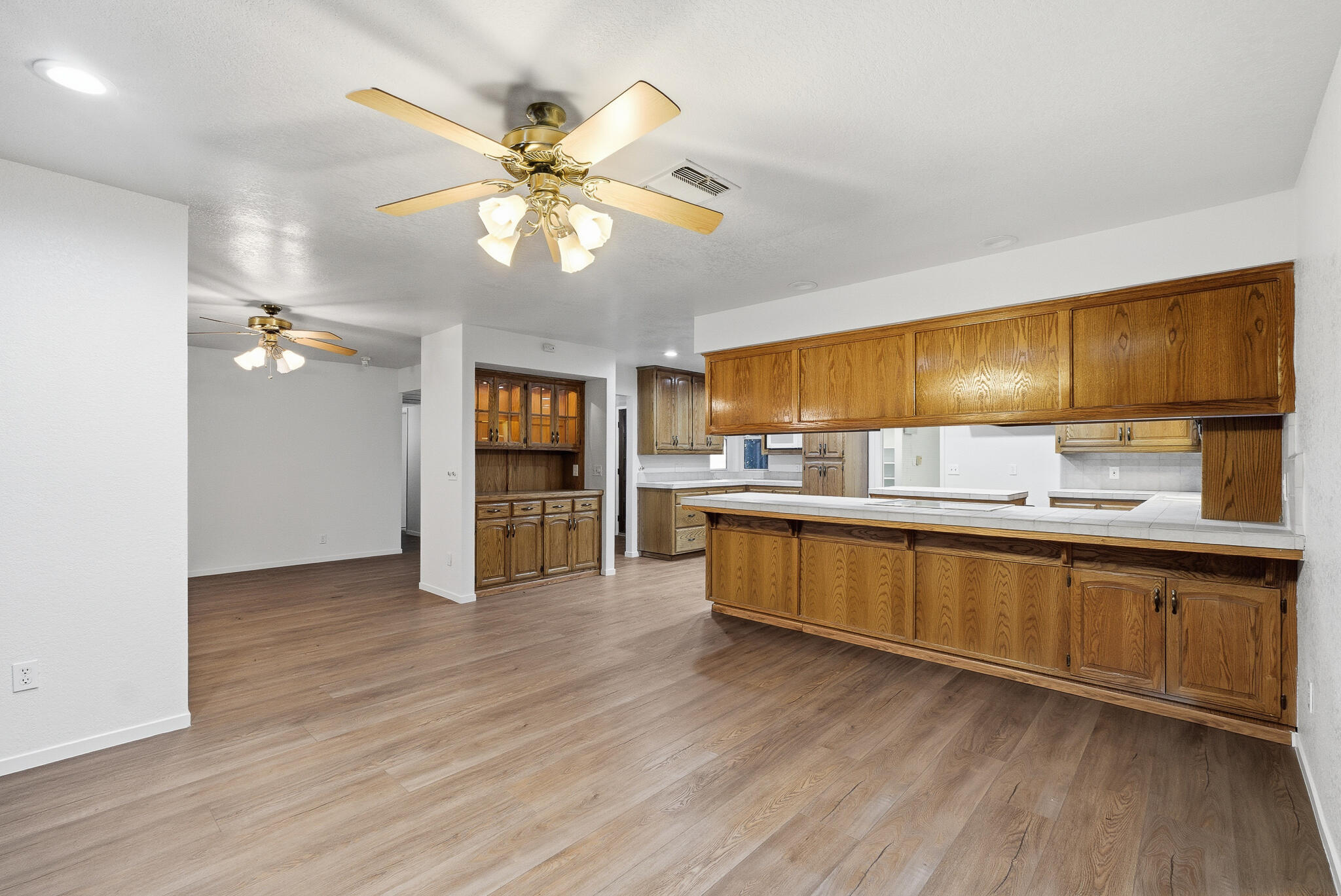 2936 S Conyer St, Visalia, CA 93277