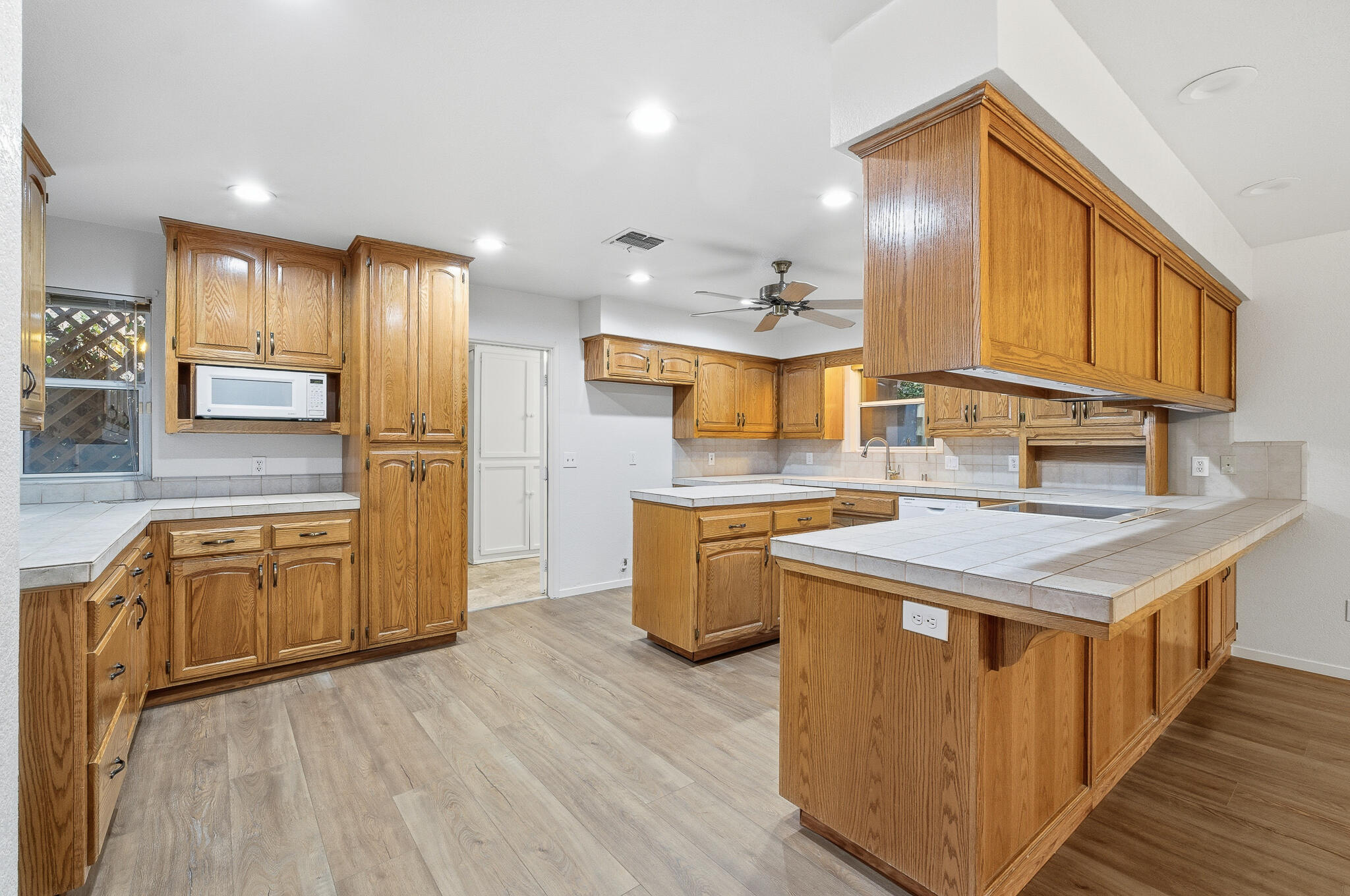 2936 S Conyer St, Visalia, CA 93277