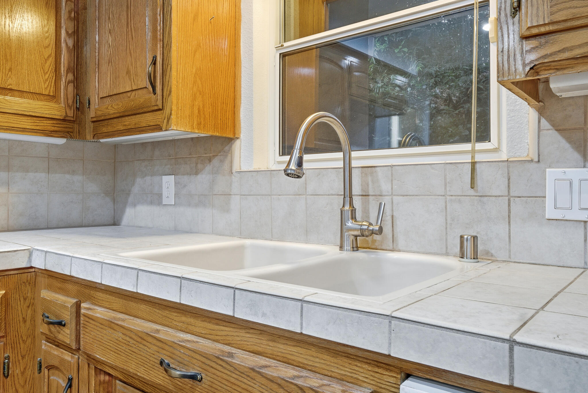 2936 S Conyer St, Visalia, CA 93277