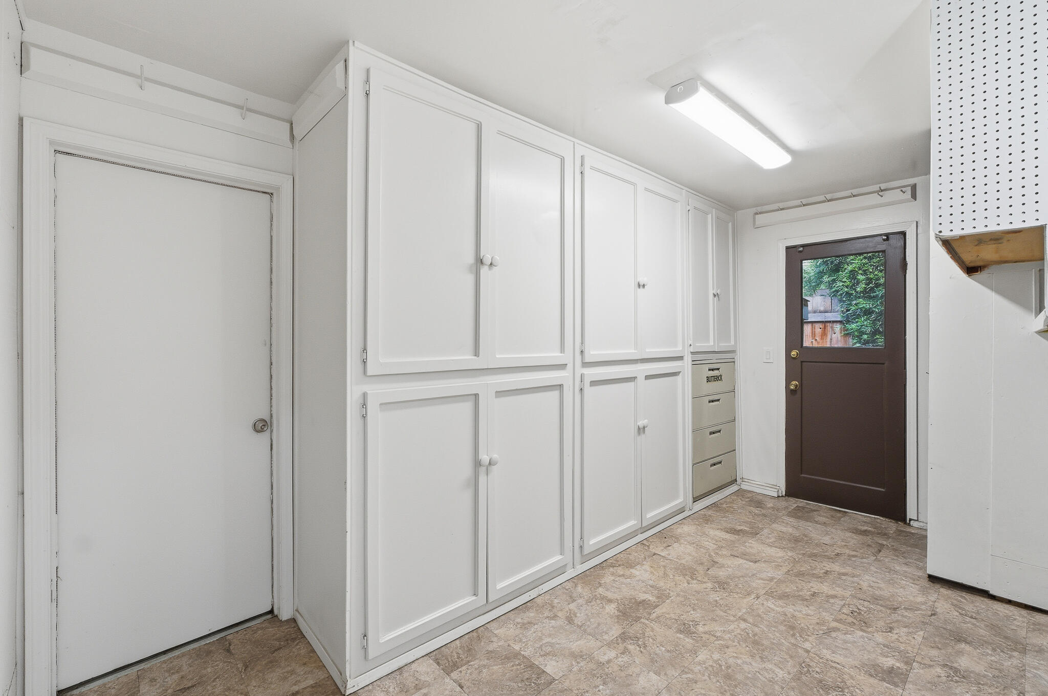 2936 S Conyer St, Visalia, CA 93277