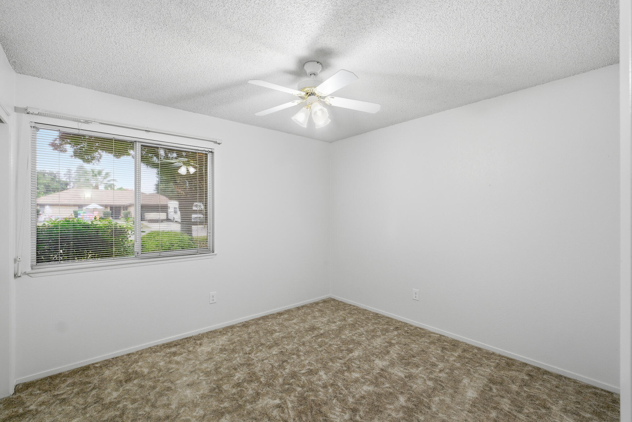 2936 S Conyer St, Visalia, CA 93277