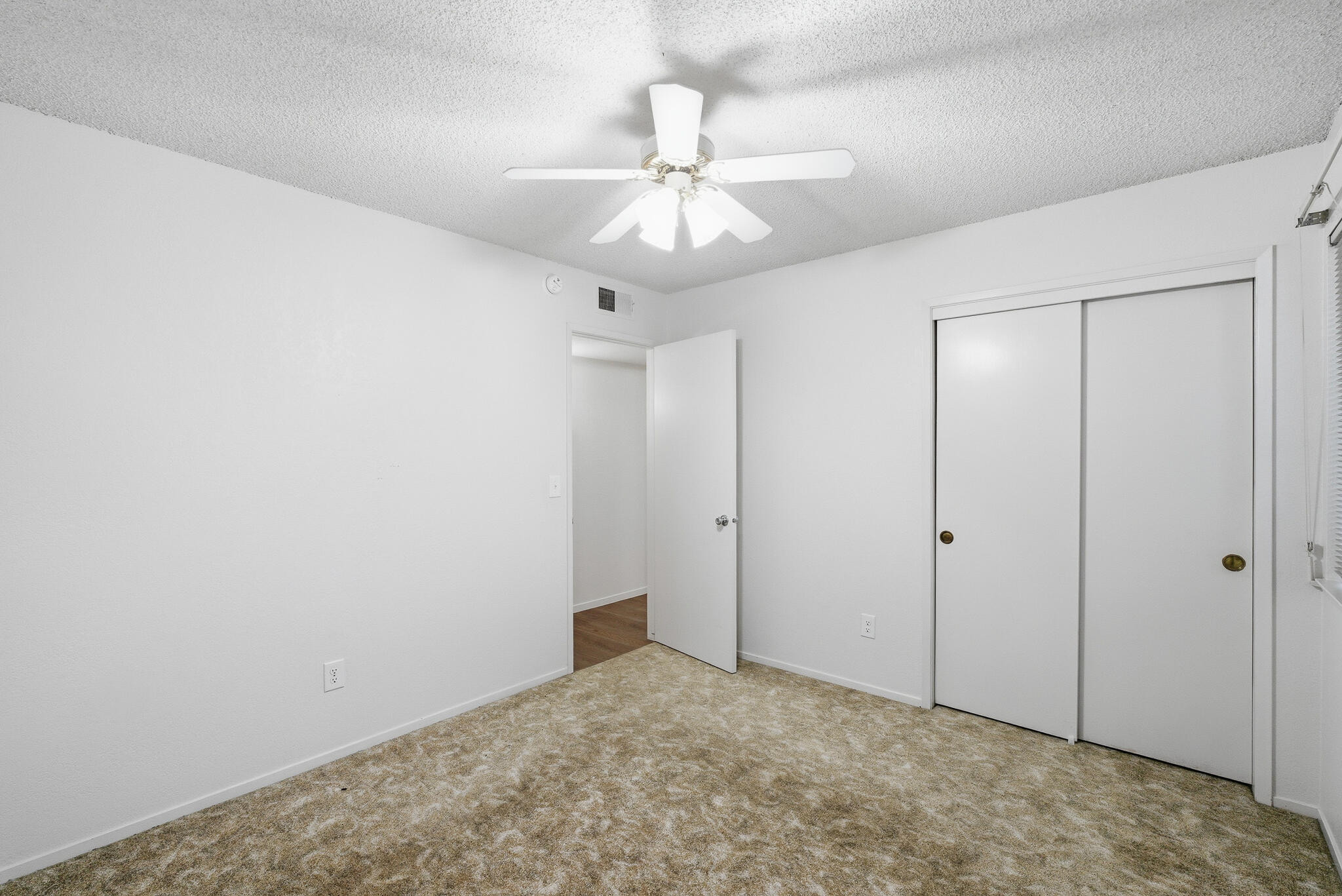 2936 S Conyer St, Visalia, CA 93277