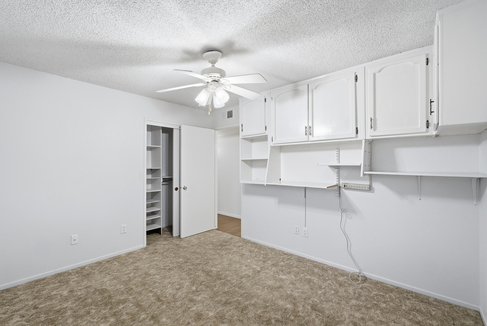 2936 S Conyer St, Visalia, CA 93277