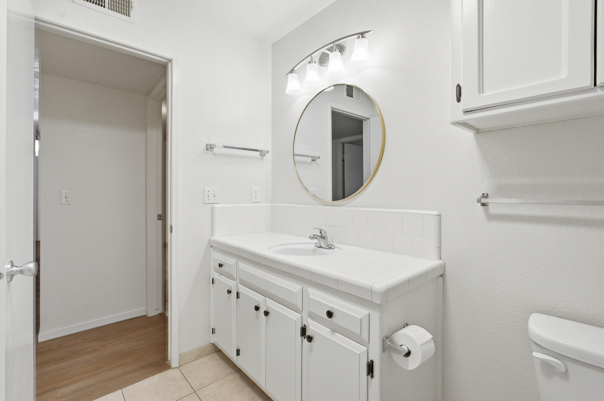 2936 S Conyer St, Visalia, CA 93277