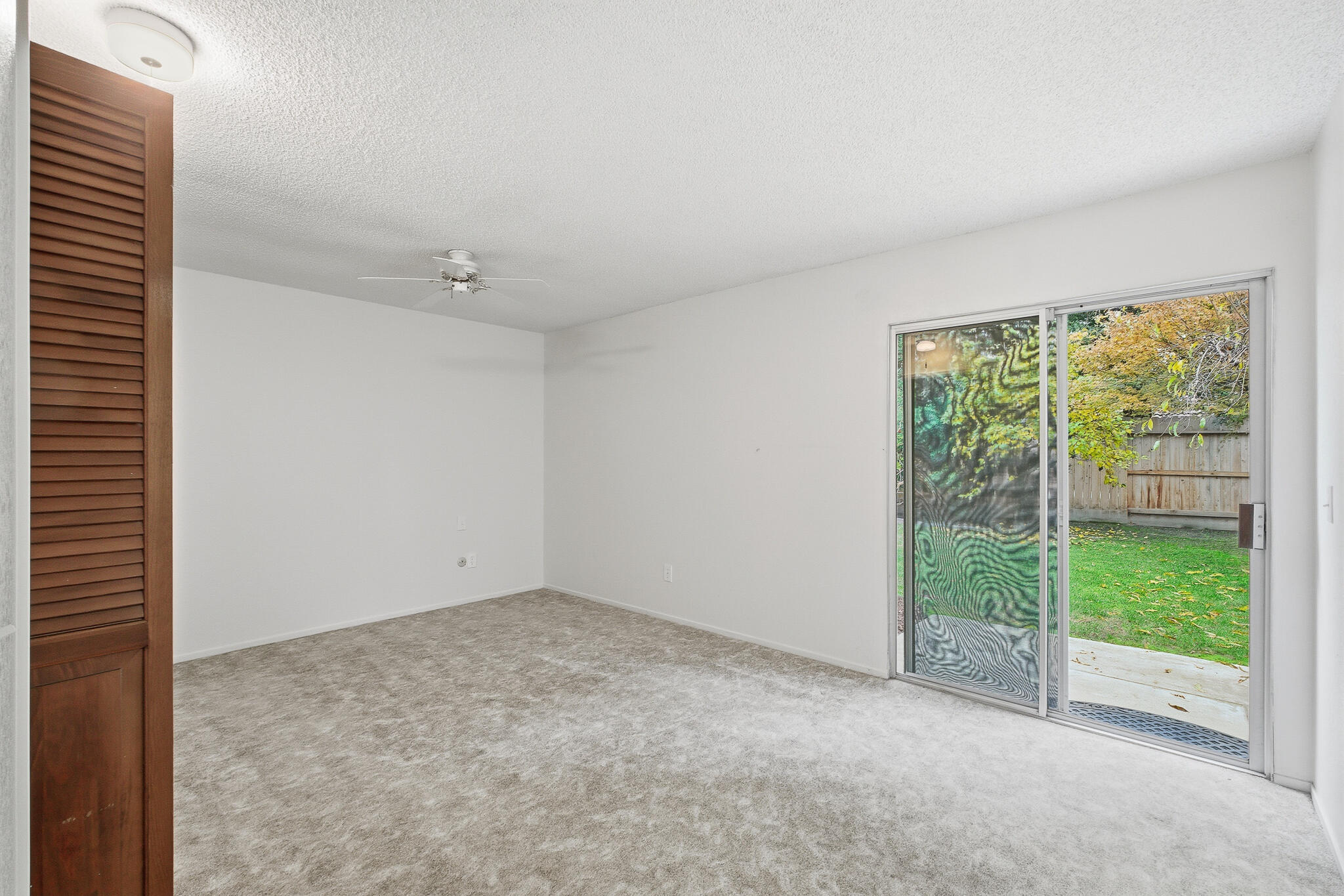 2936 S Conyer St, Visalia, CA 93277