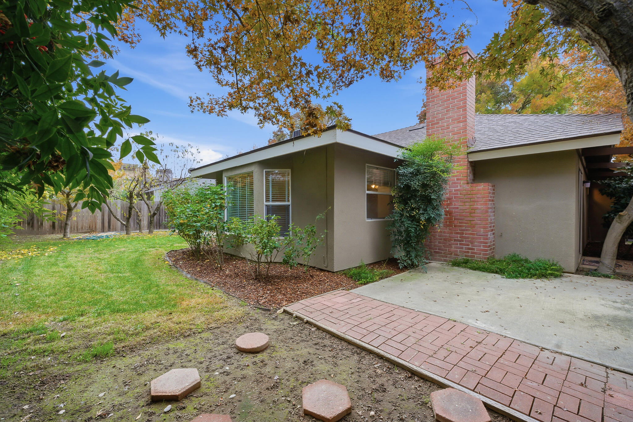 2936 S Conyer St, Visalia, CA 93277