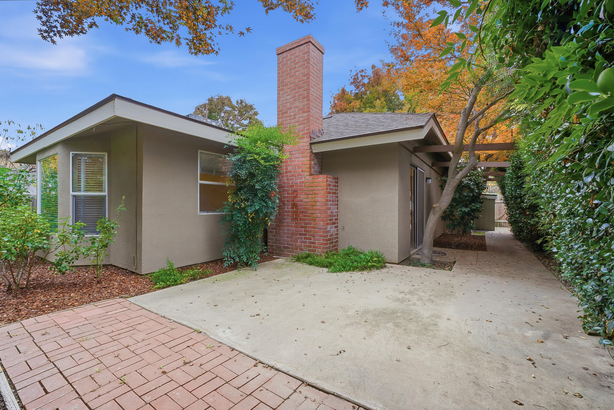 2936 S Conyer St, Visalia, CA 93277