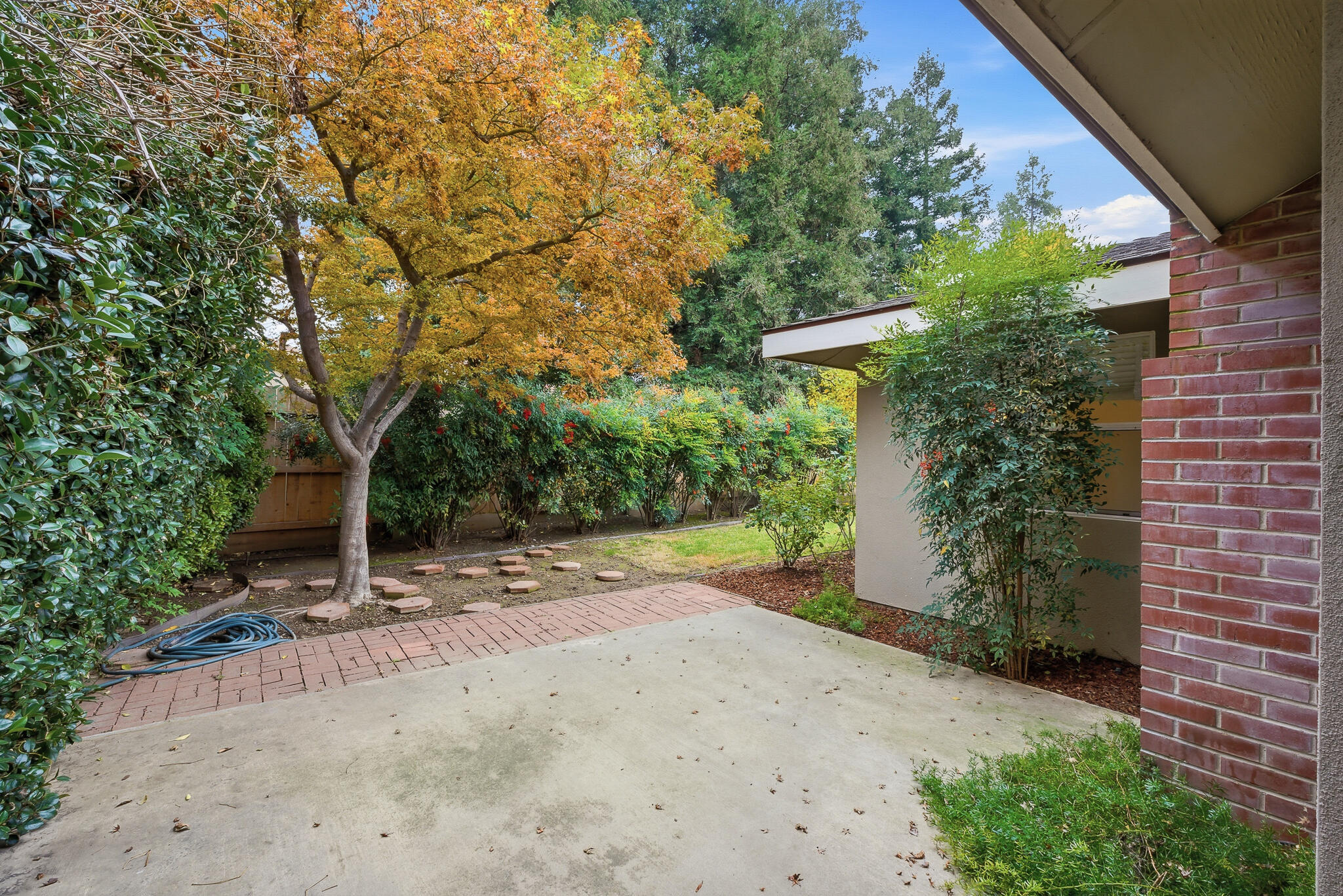 2936 S Conyer St, Visalia, CA 93277