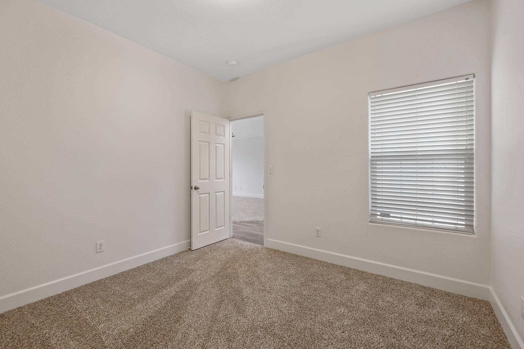 7403 Ensminger Ave, Visalia, CA 93291