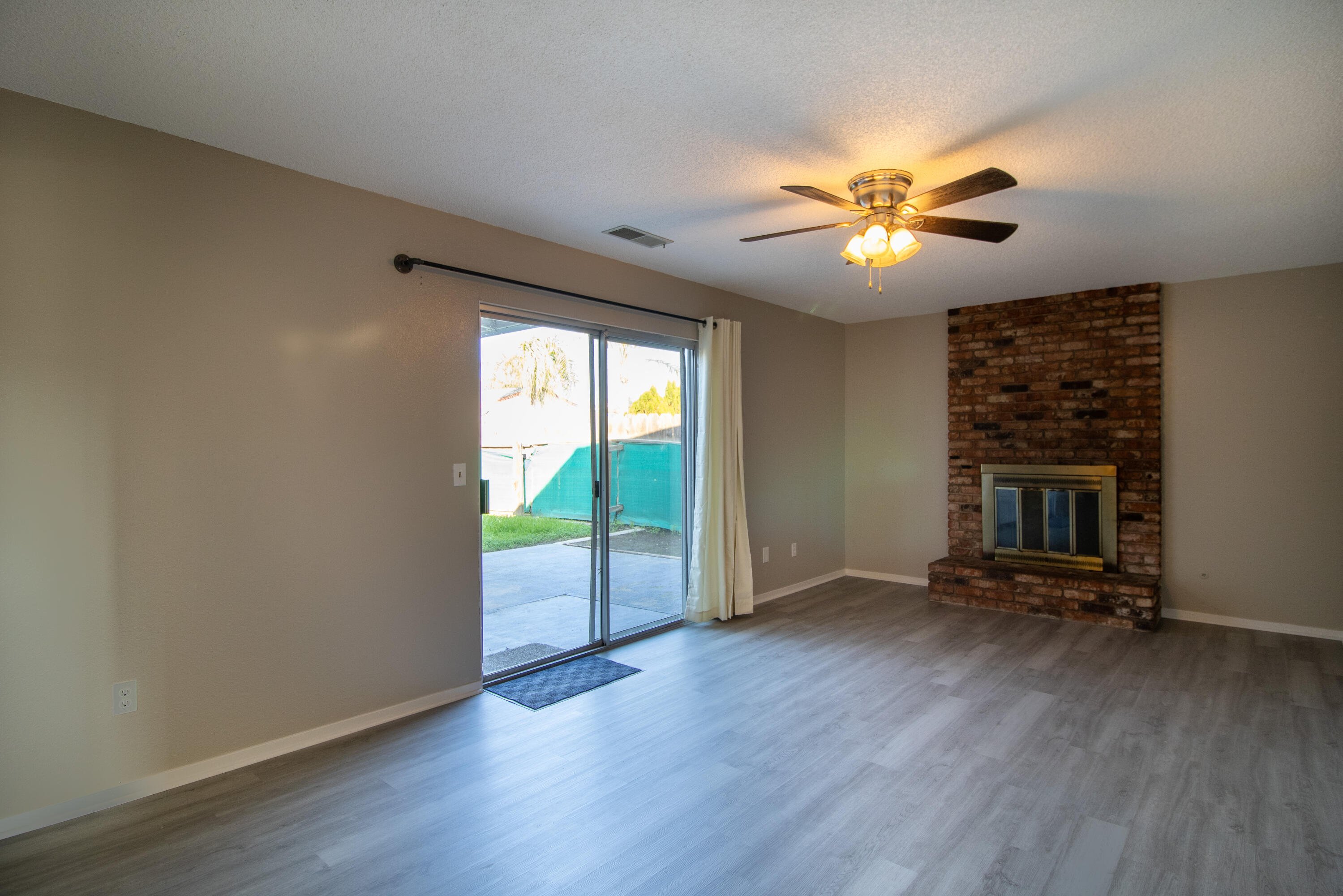 840 Sandra Ln, Porterville, CA 93257