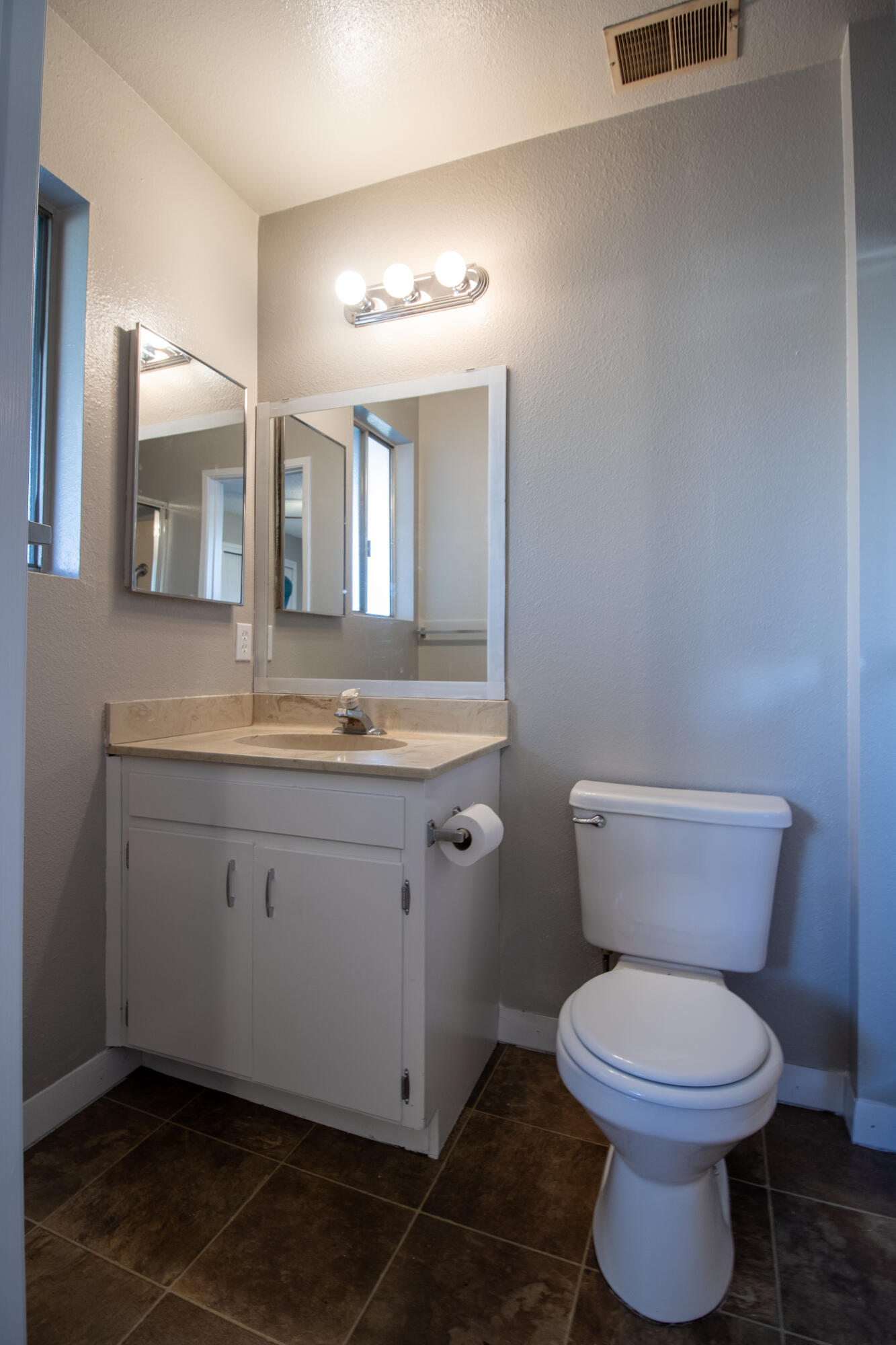 840 Sandra Ln, Porterville, CA 93257