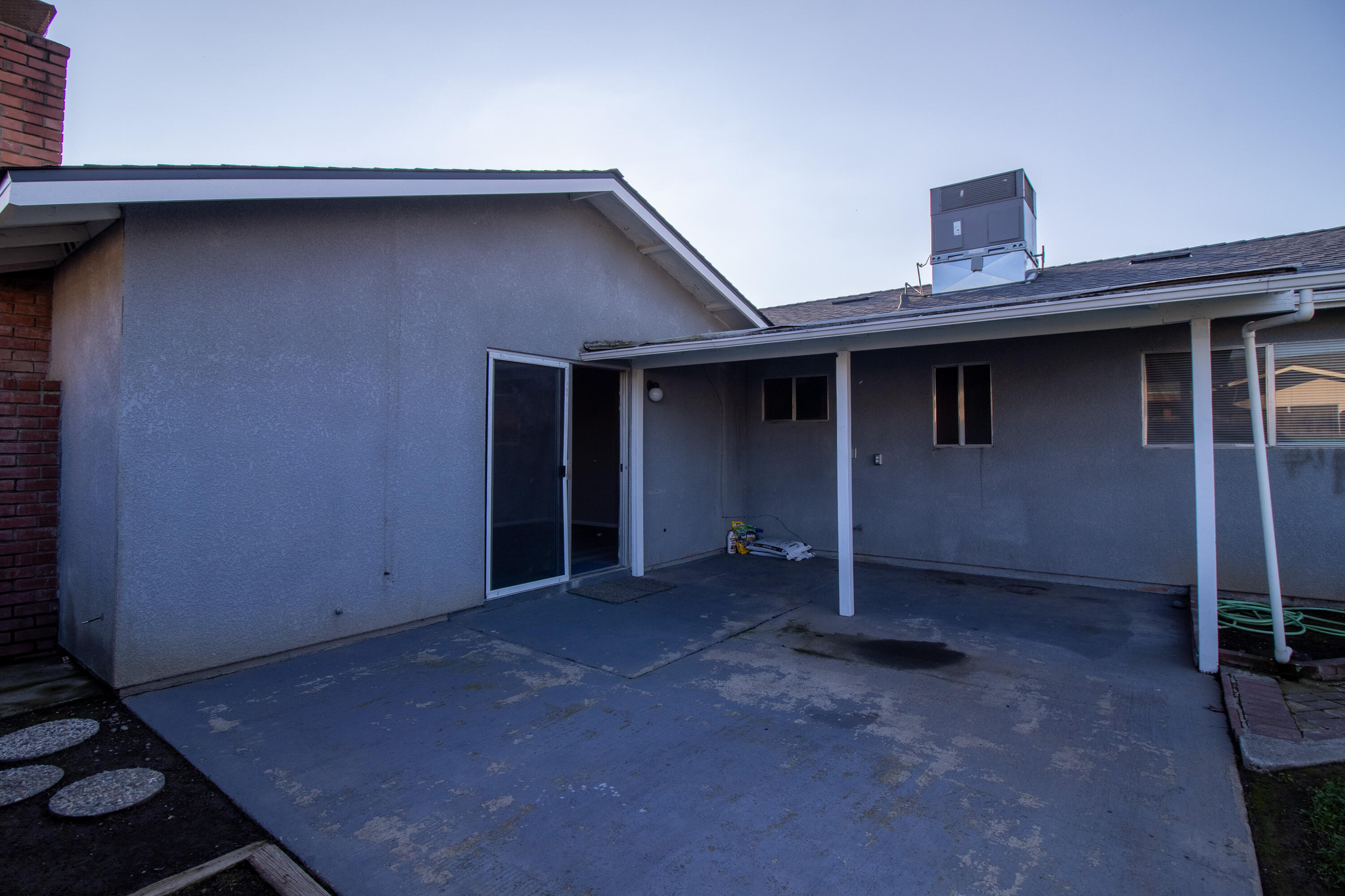 840 Sandra Ln, Porterville, CA 93257