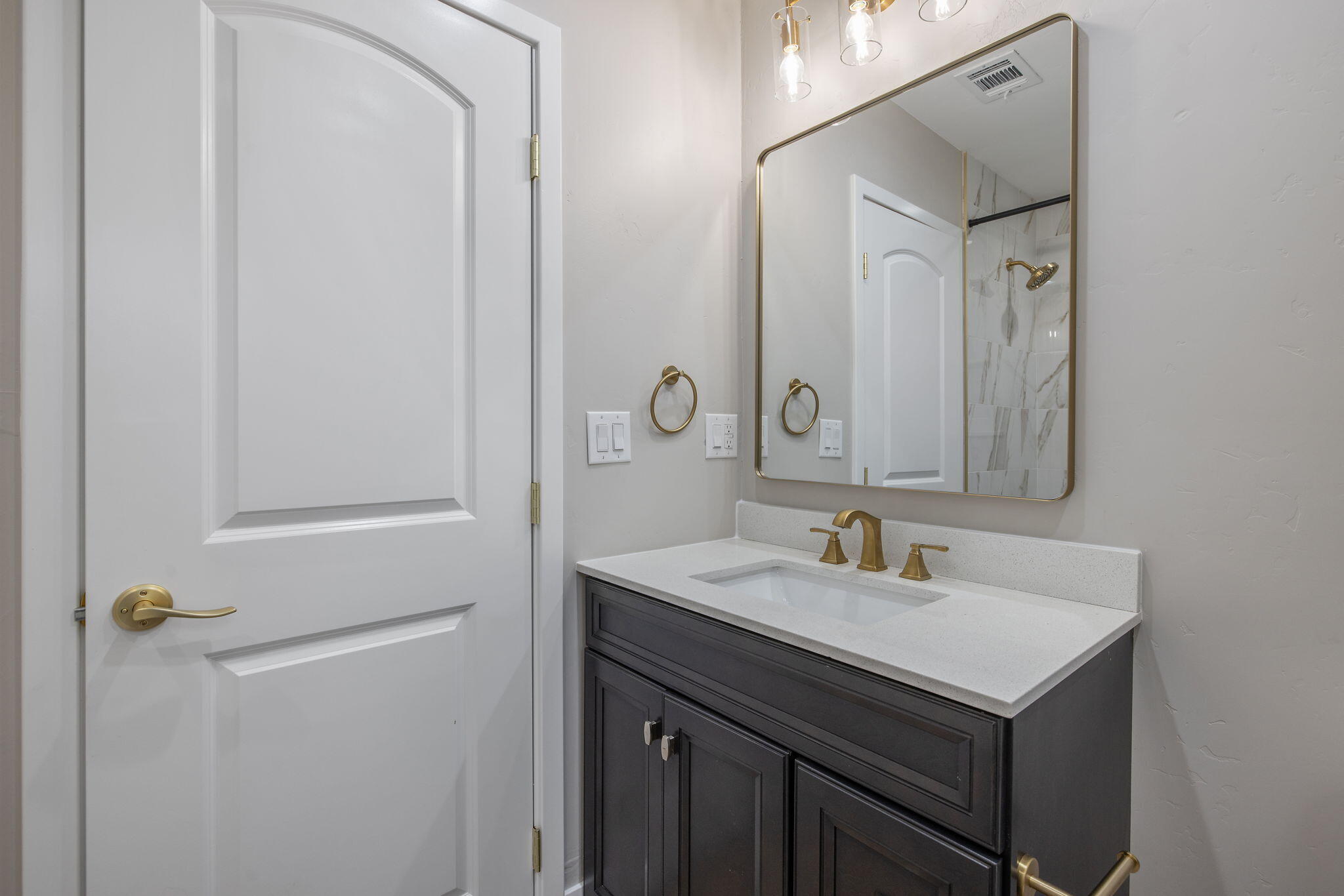 736 S Victoria St, Tulare, CA 93274