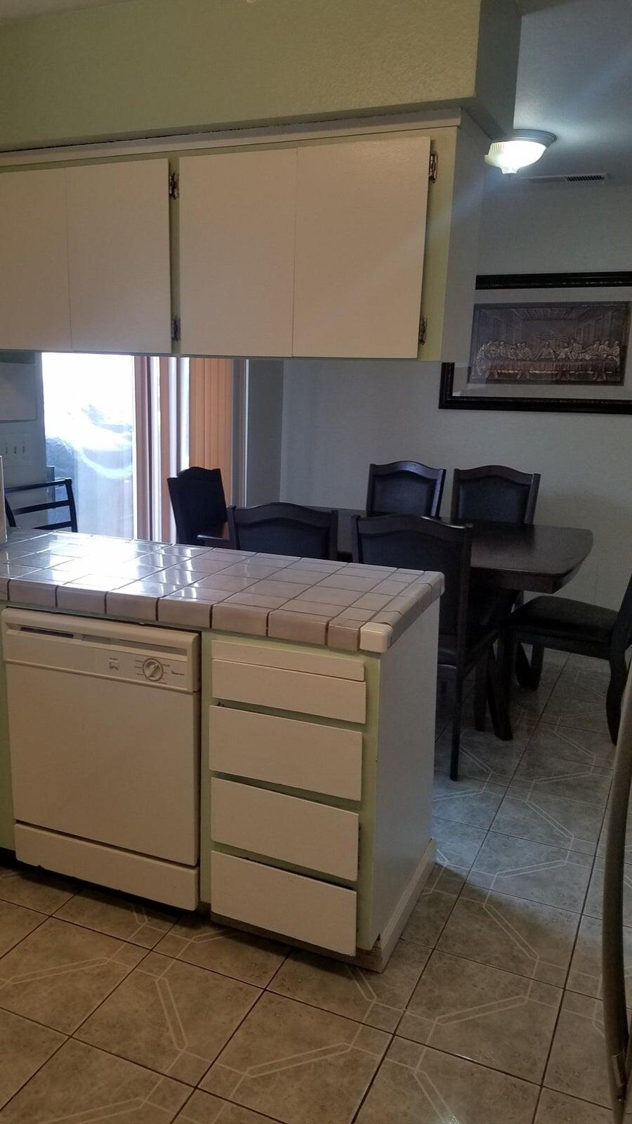 859 E Willow Ave, Porterville, CA 93257