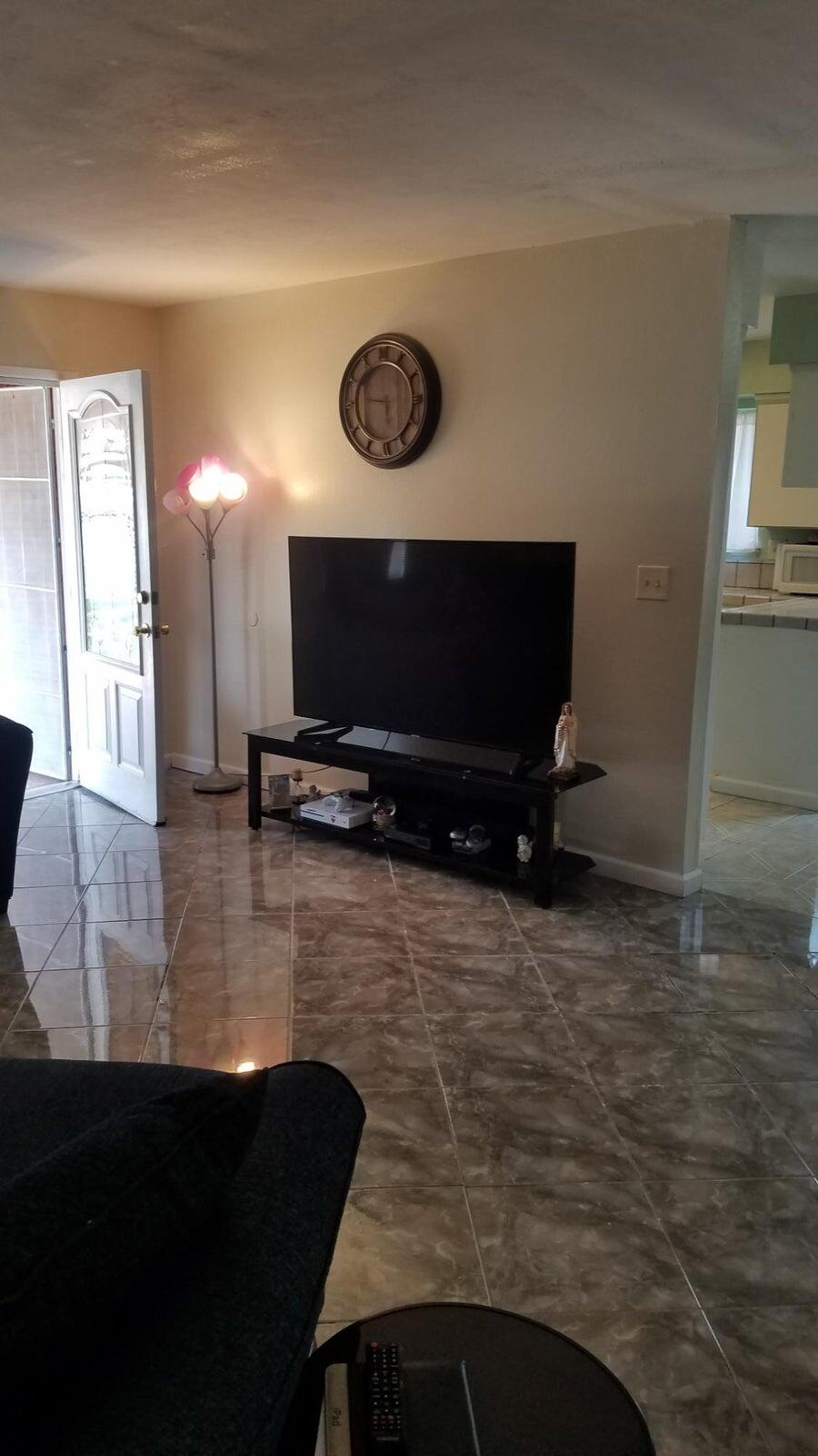 859 E Willow Ave, Porterville, CA 93257