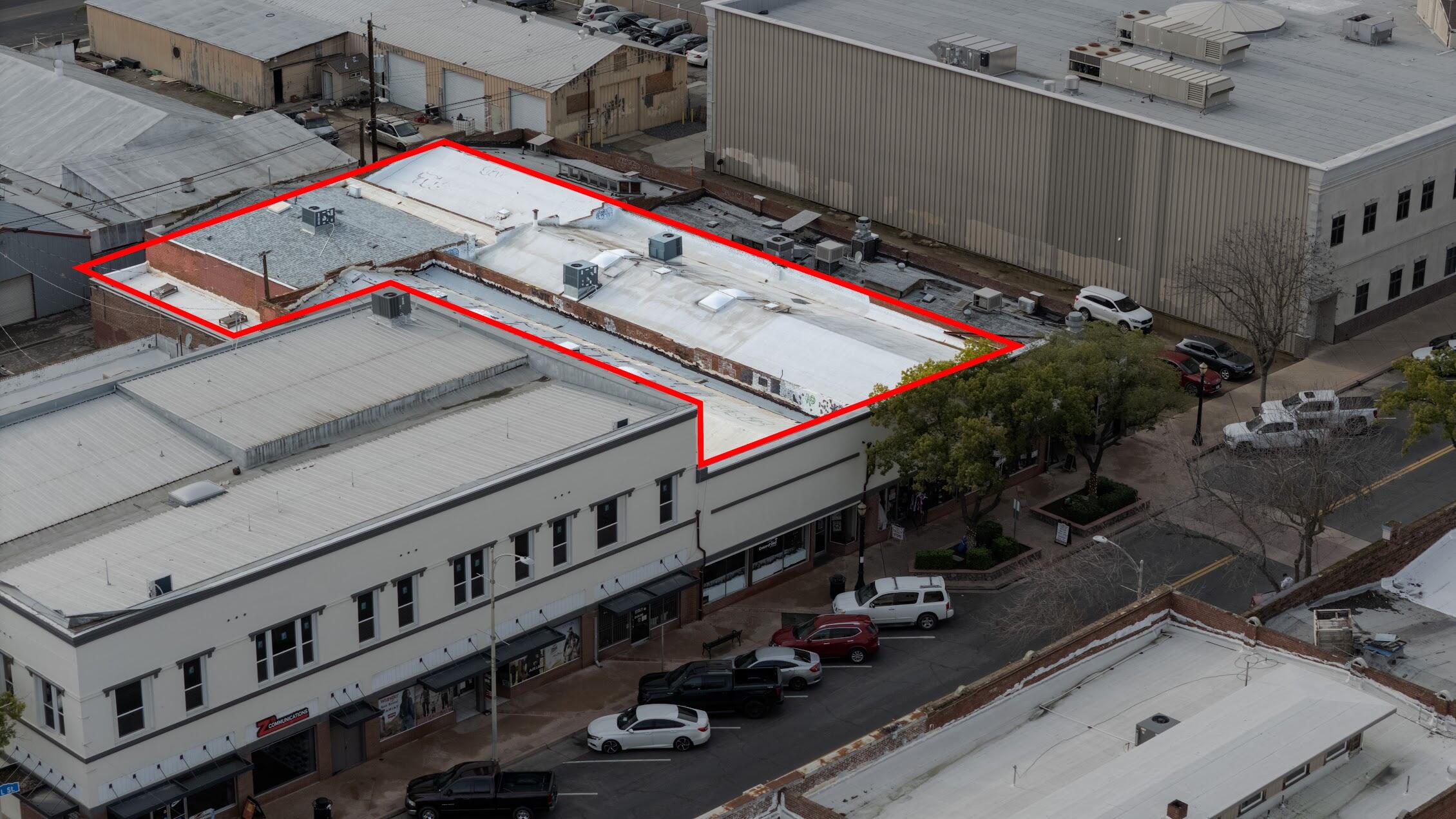 137 N L St, Dinuba, CA 93618