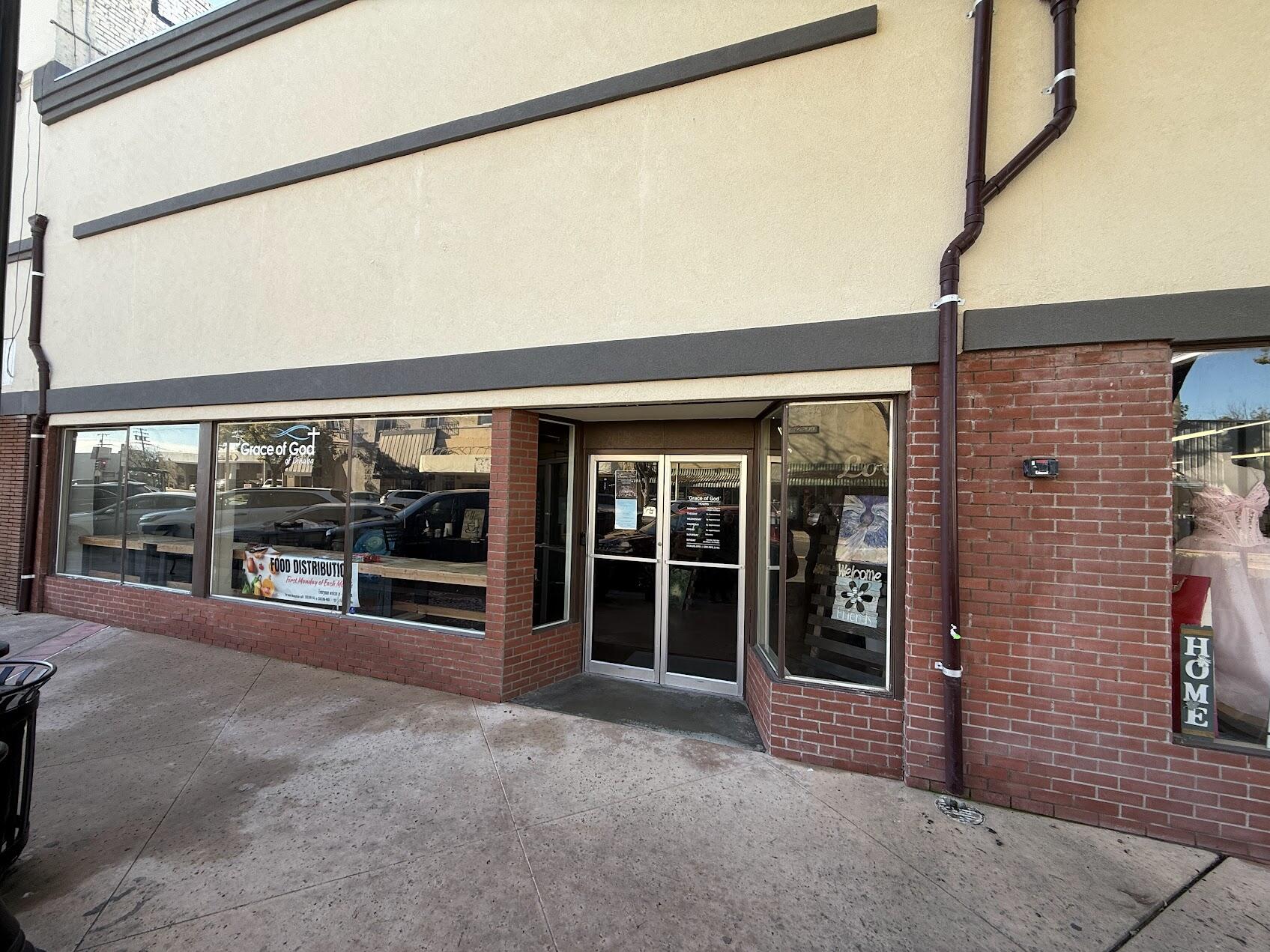 137 N L St, Dinuba, CA 93618