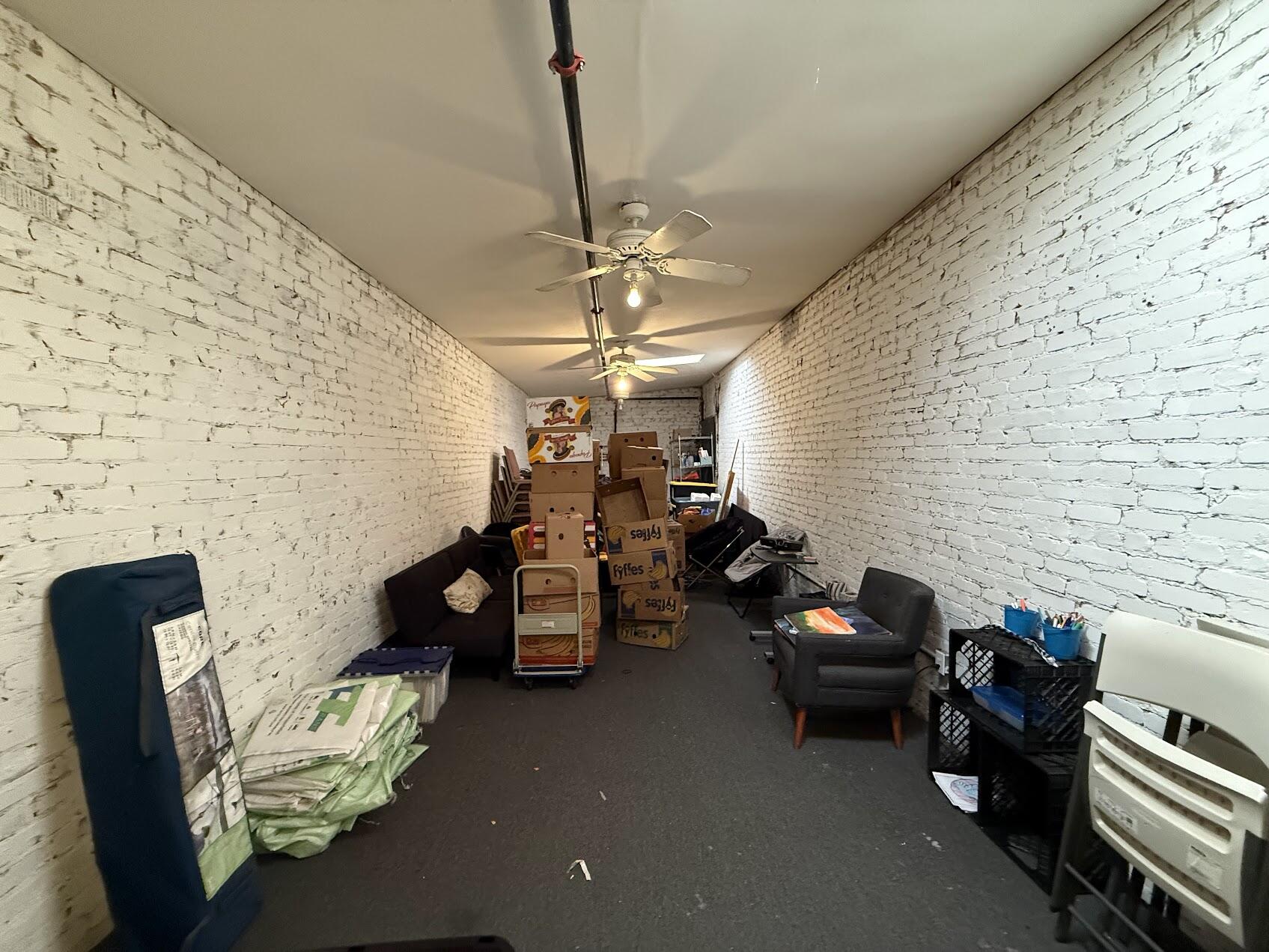 137 N L St, Dinuba, CA 93618