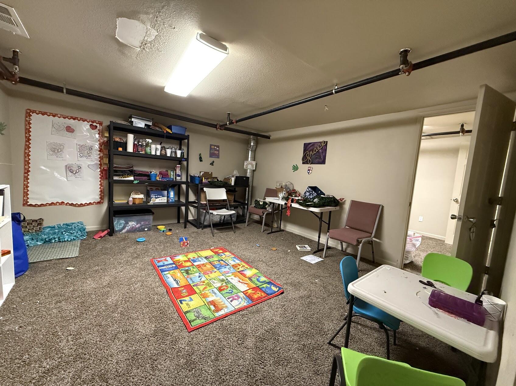 137 N L St, Dinuba, CA 93618