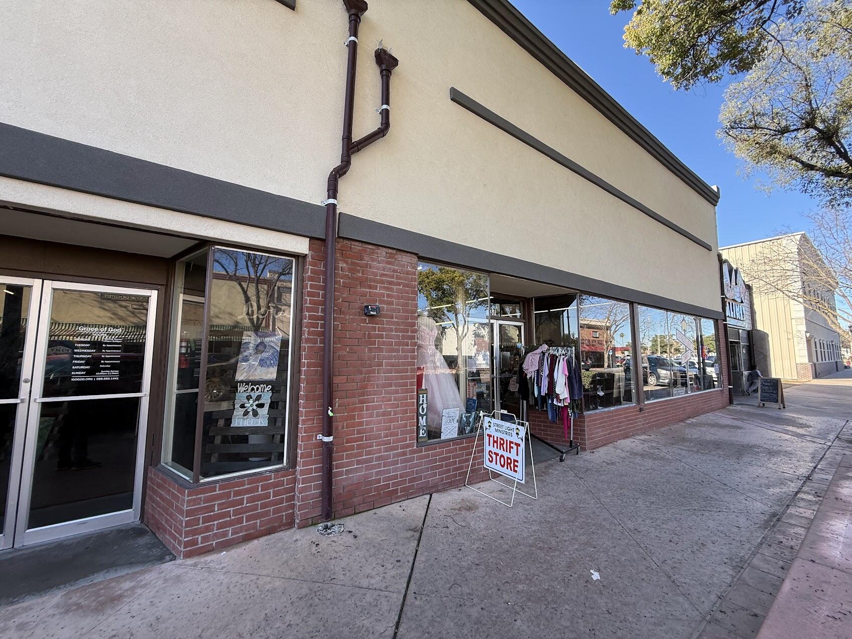 137 N L St, Dinuba, CA 93618