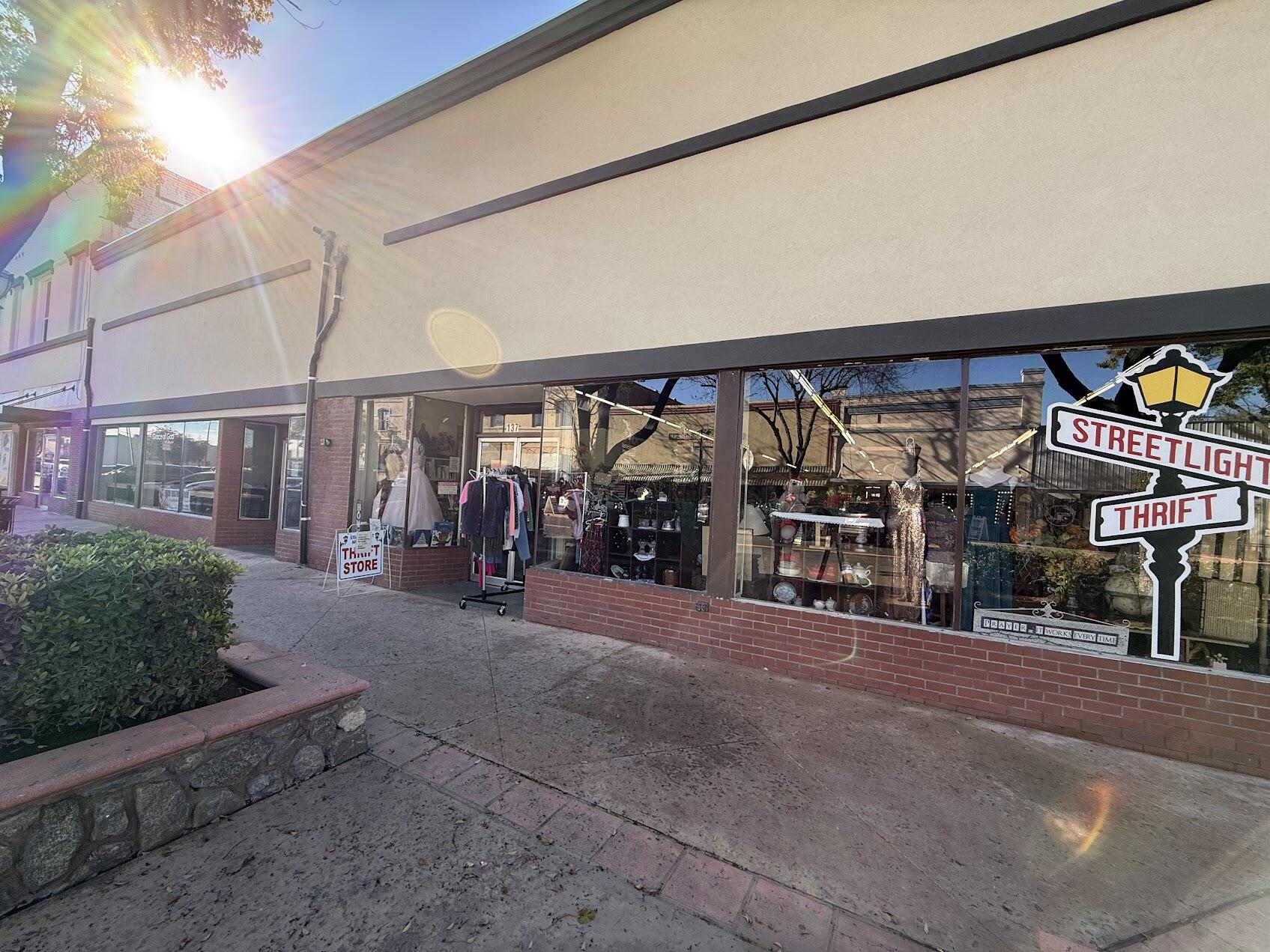 137 N L St, Dinuba, CA 93618