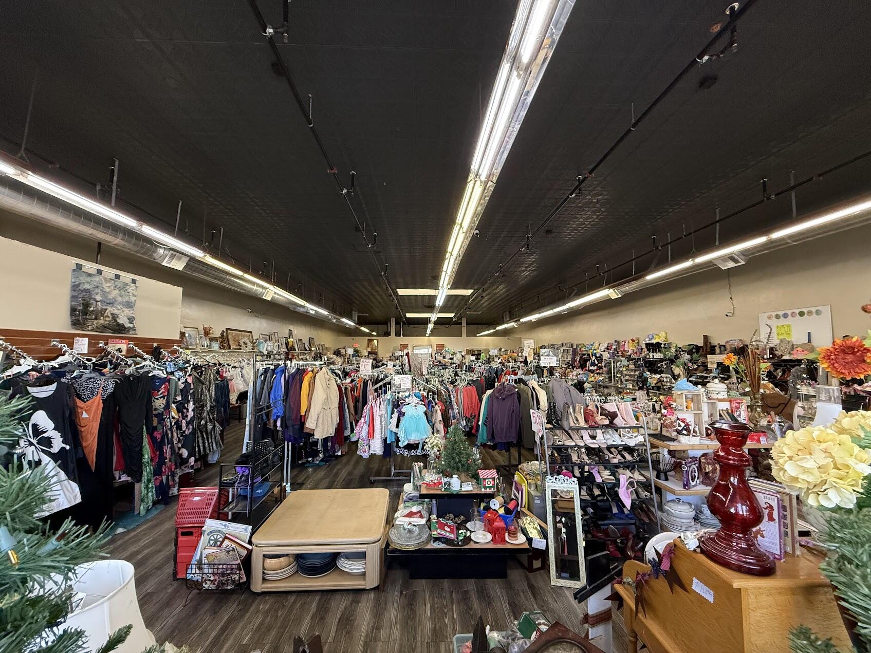 137 N L St, Dinuba, CA 93618