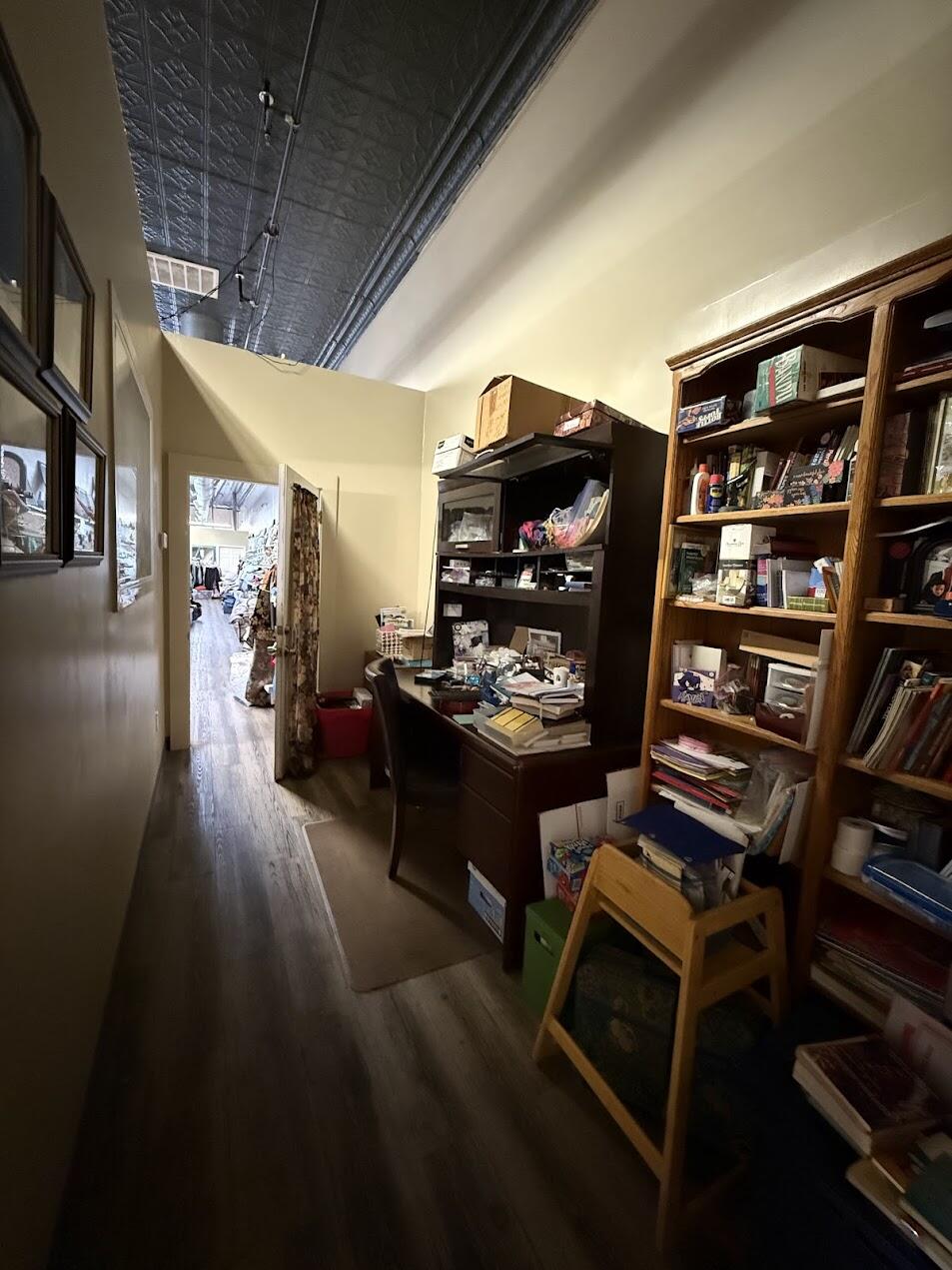 137 N L St, Dinuba, CA 93618