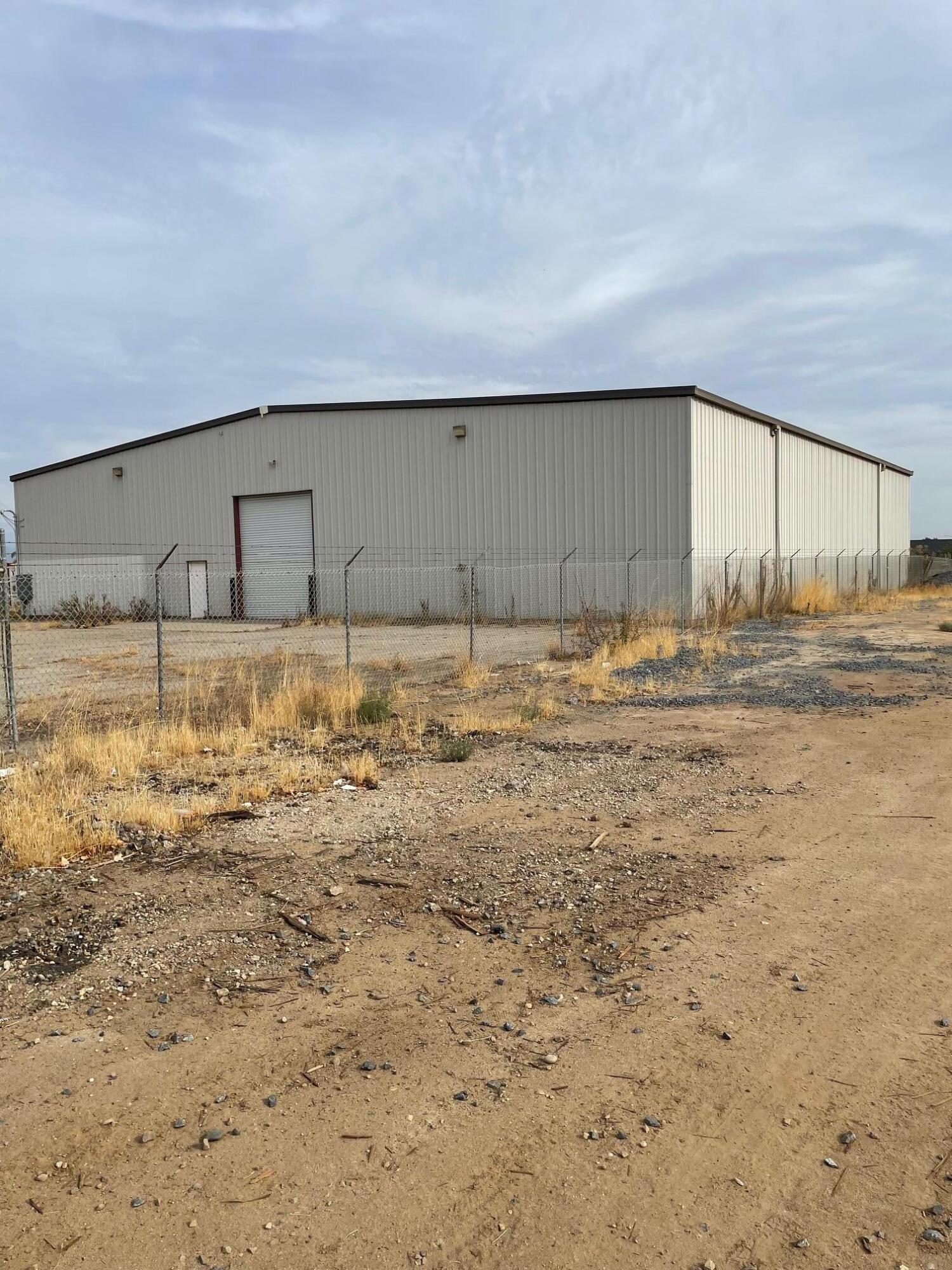 1310 S College Ave, Dinuba, CA 93618