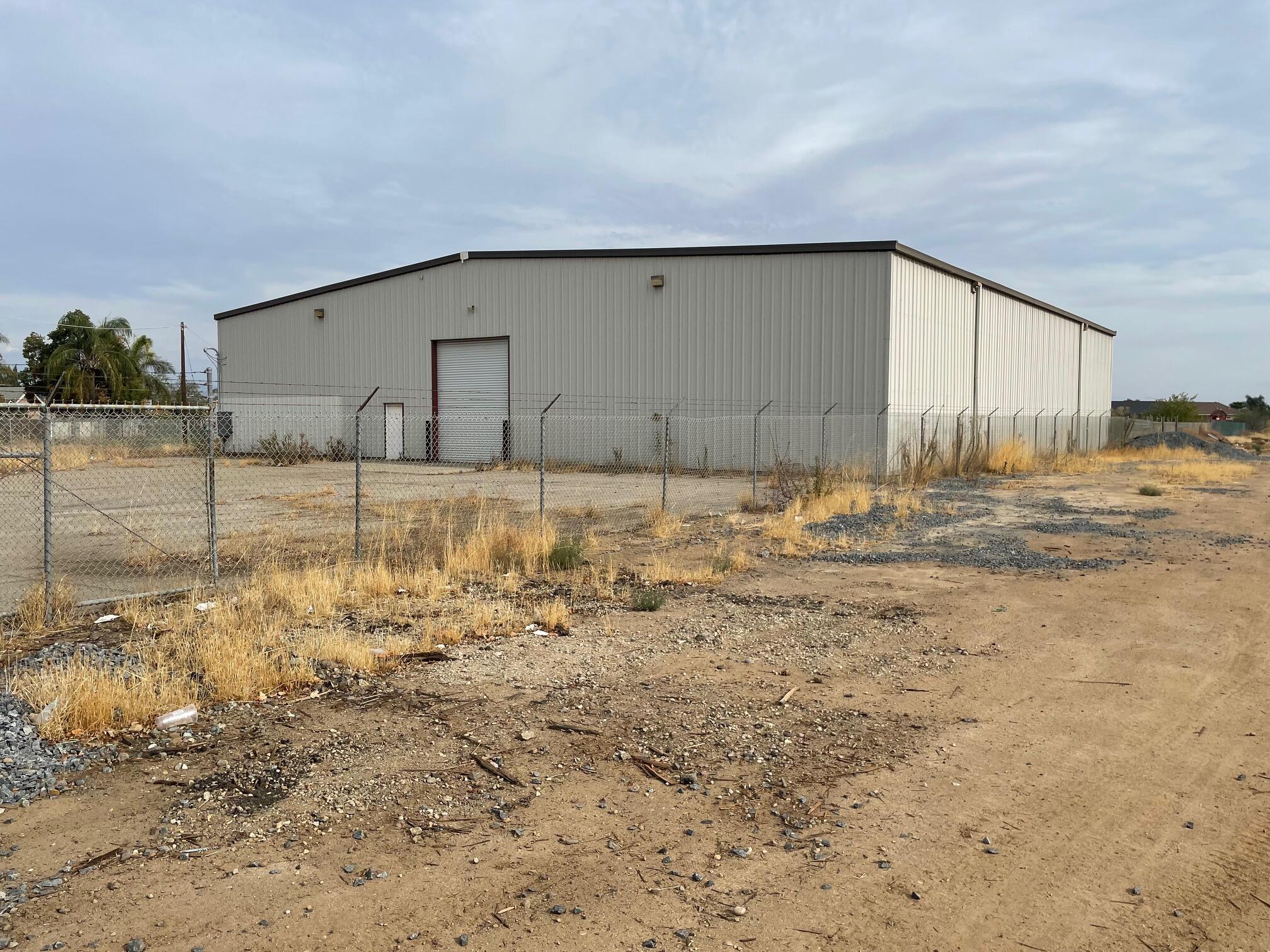 1310 S College Ave, Dinuba, CA 93618