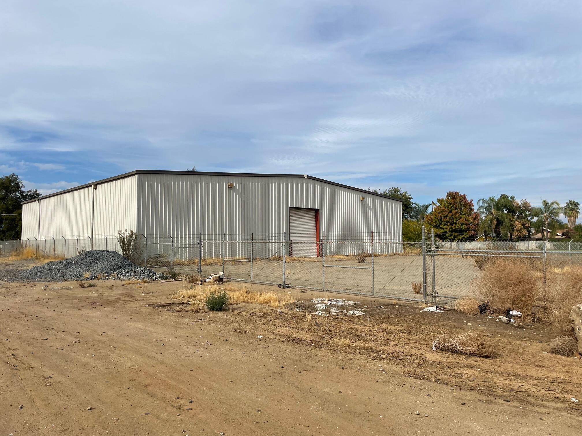 1310 S College Ave, Dinuba, CA 93618