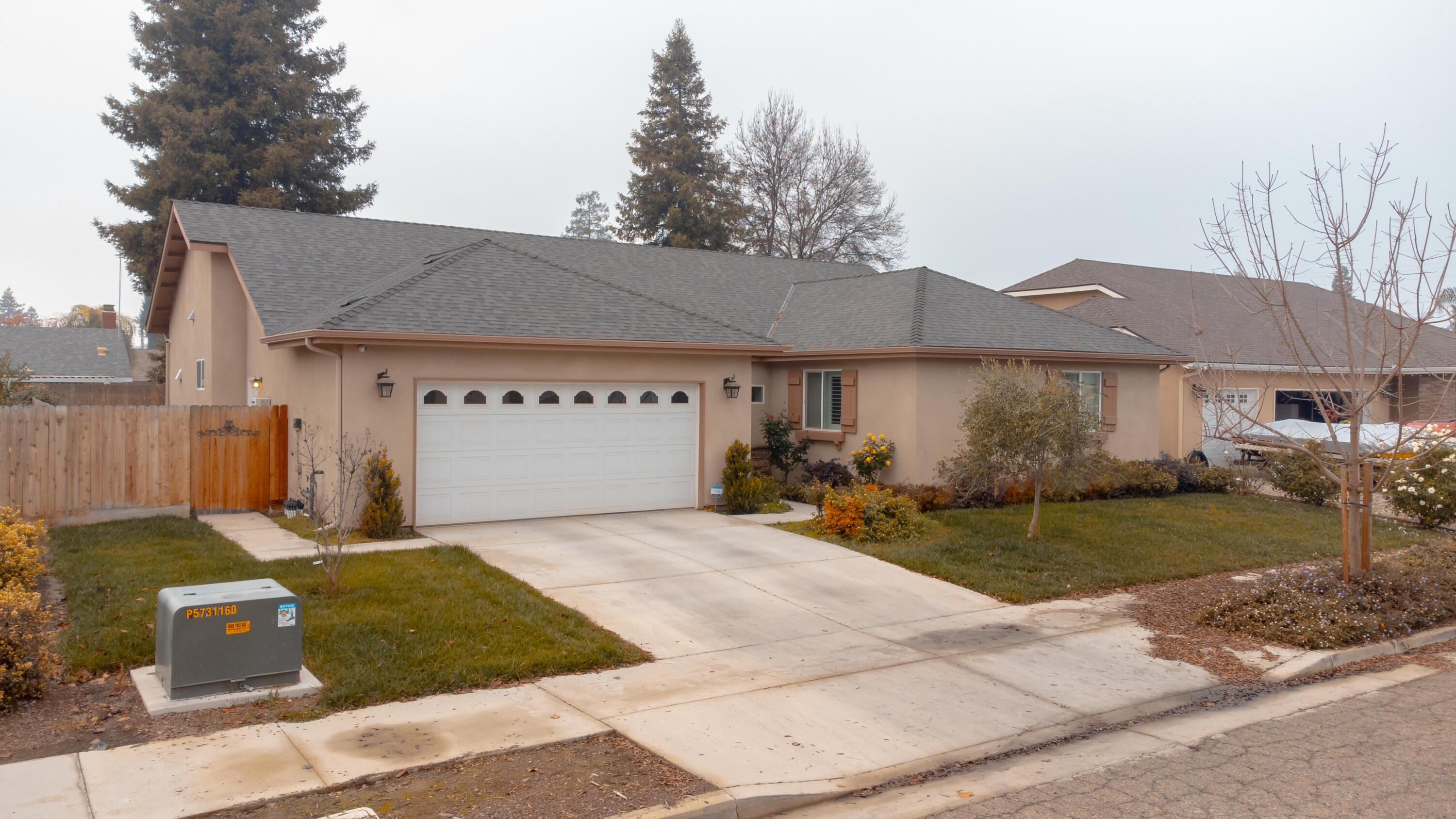 2113 S Columbus Ct, Visalia, CA 93277