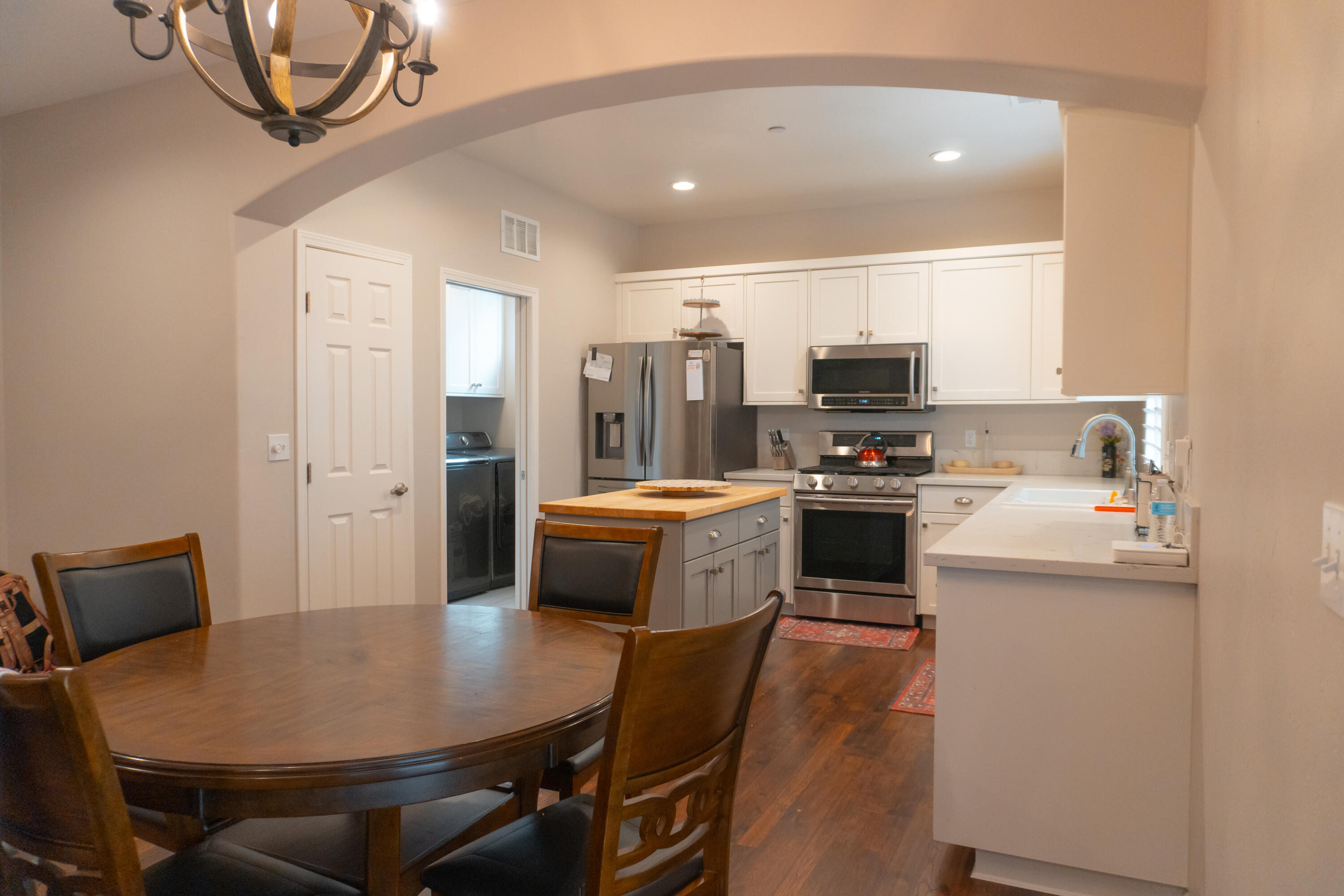 2113 S Columbus Ct, Visalia, CA 93277