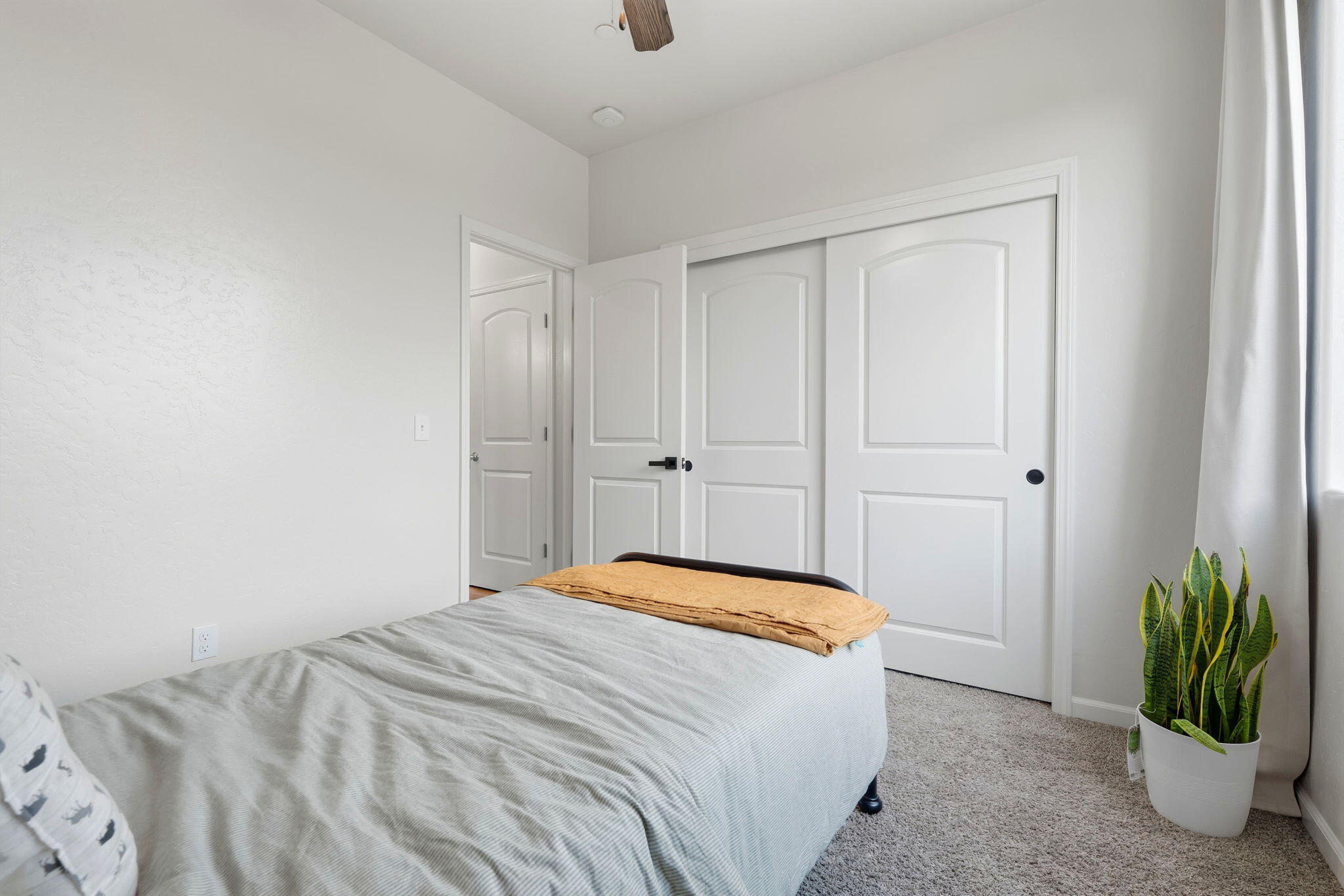 4736 W Flagstaff Ave, Visalia, CA 93291