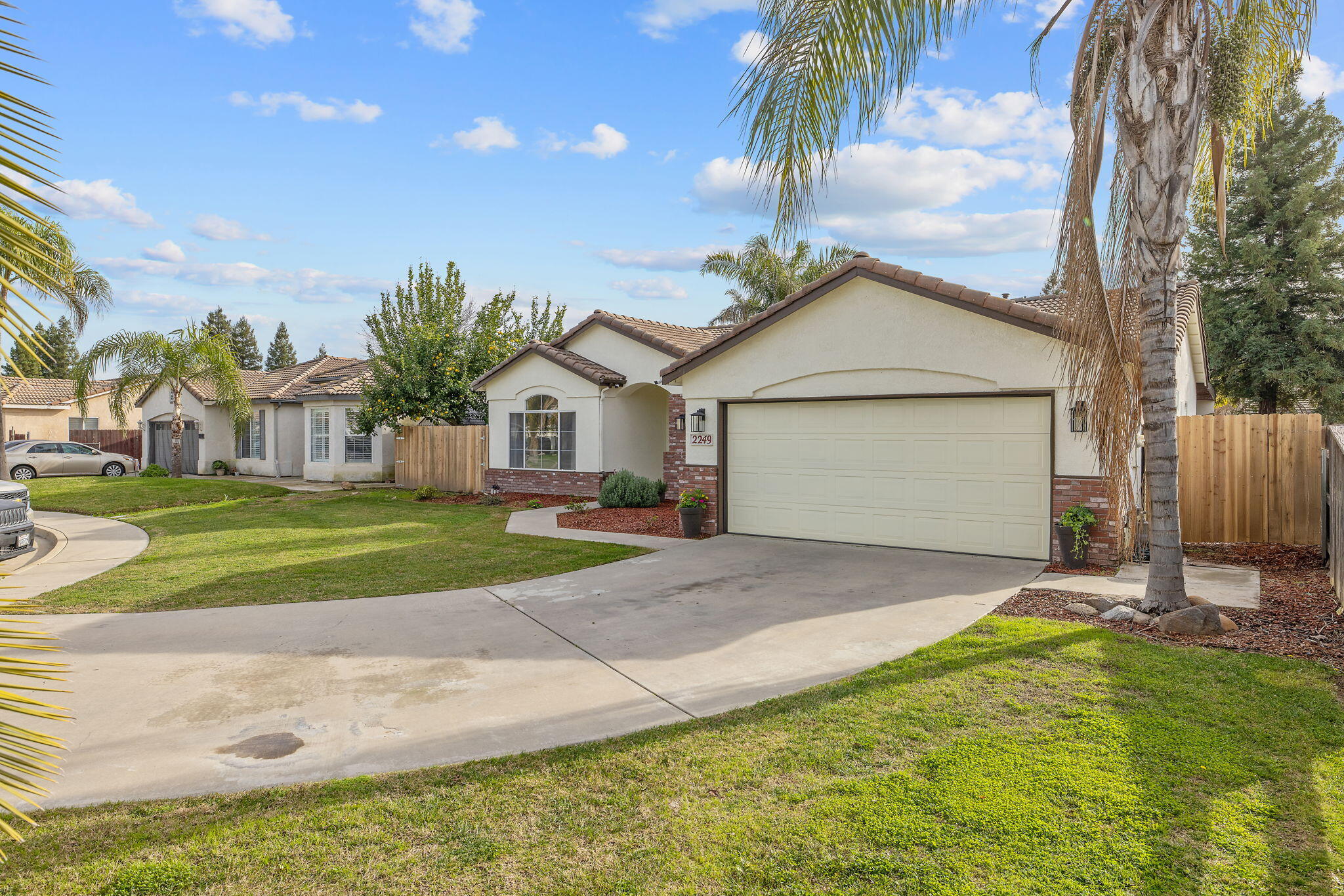 2249 W Perez Ct, Visalia, CA 93291