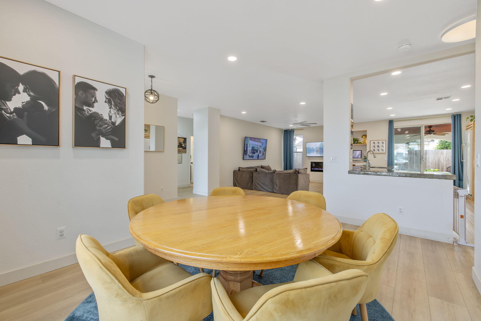 2249 W Perez Ct, Visalia, CA 93291