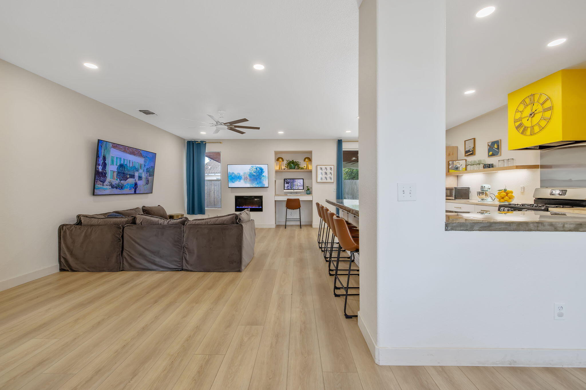 2249 W Perez Ct, Visalia, CA 93291