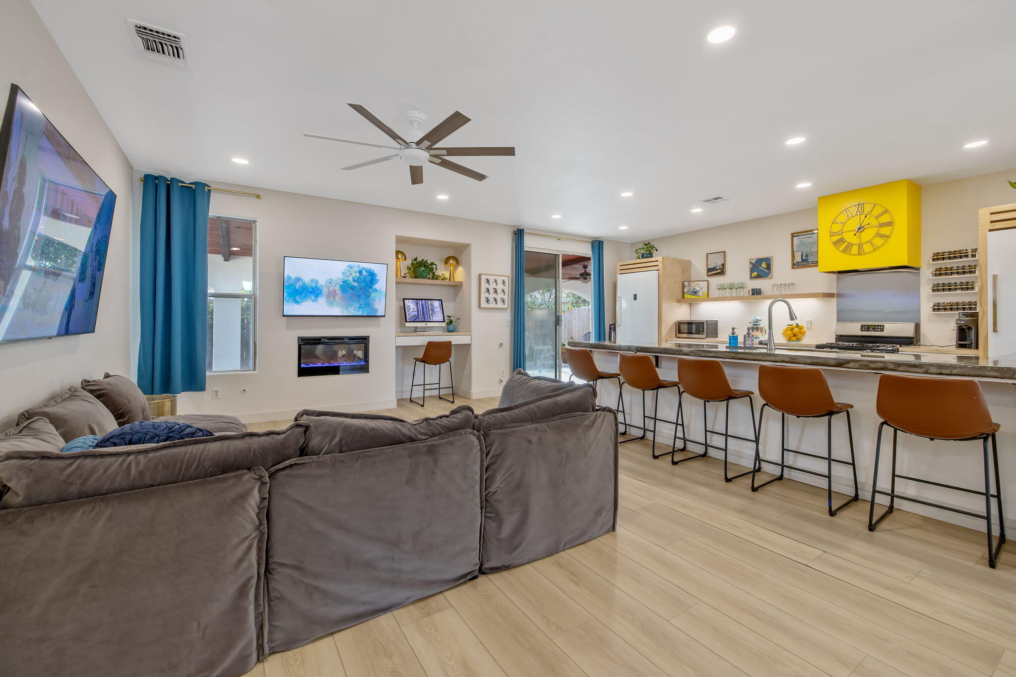 2249 W Perez Ct, Visalia, CA 93291