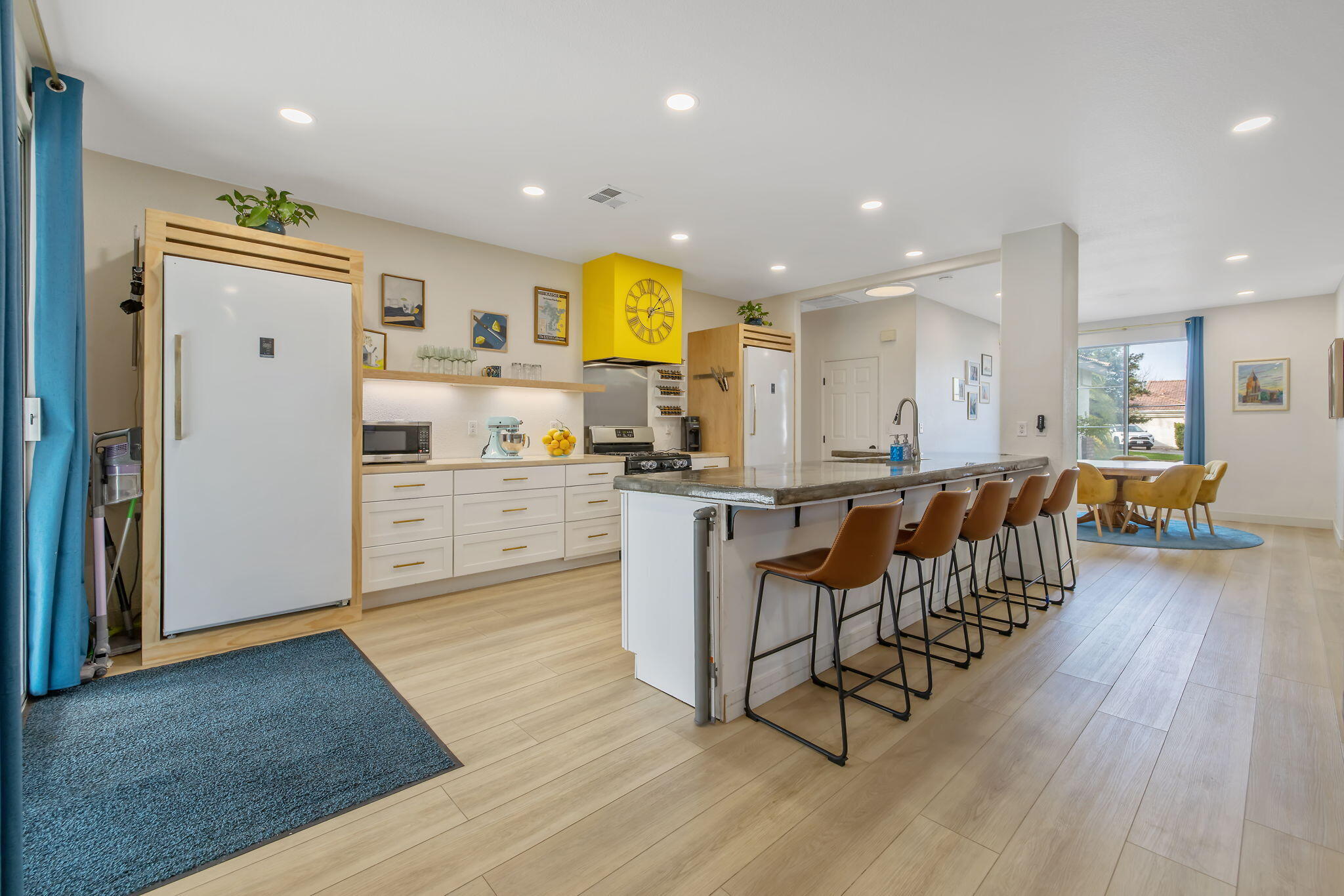 2249 W Perez Ct, Visalia, CA 93291