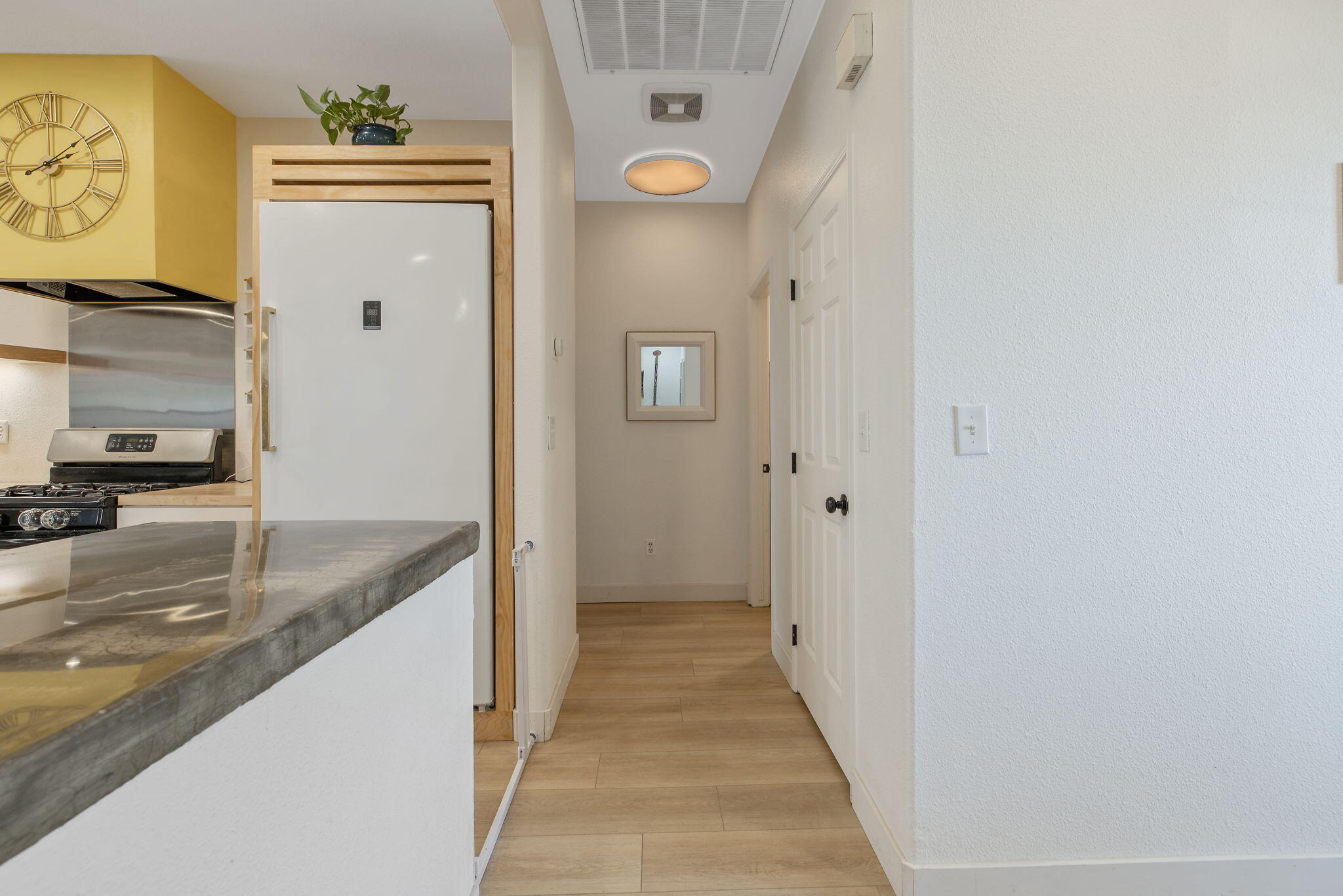 2249 W Perez Ct, Visalia, CA 93291