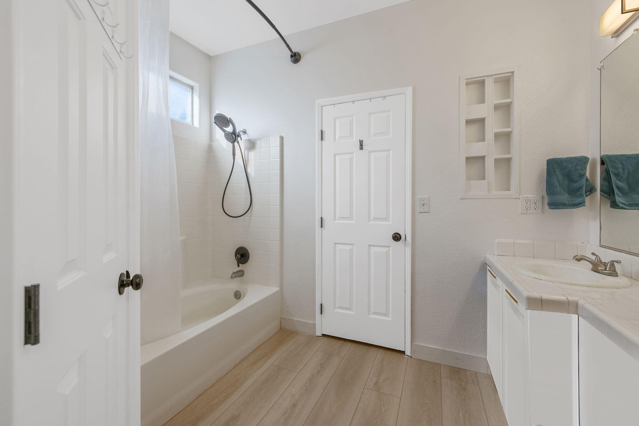 2249 W Perez Ct, Visalia, CA 93291