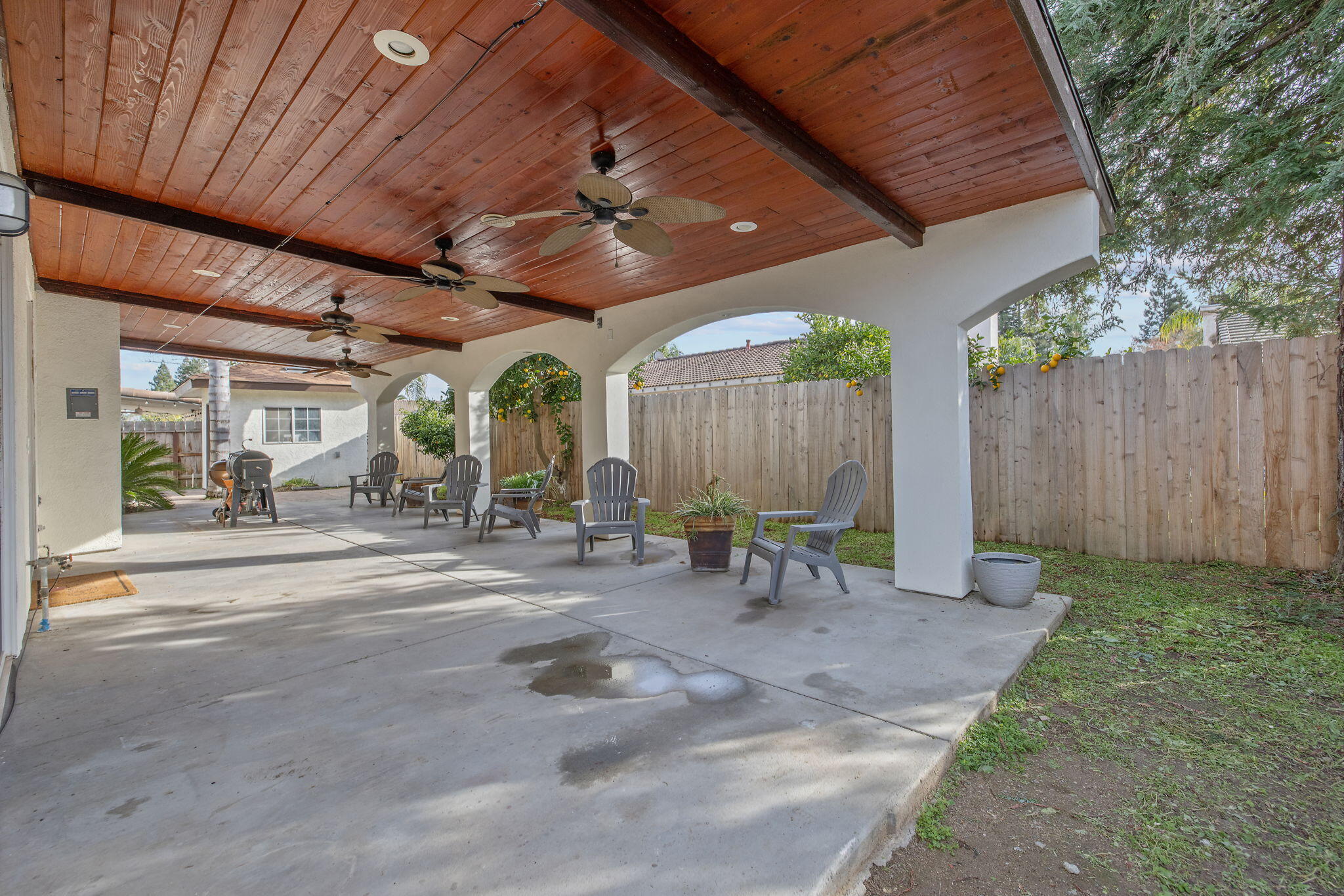 2249 W Perez Ct, Visalia, CA 93291