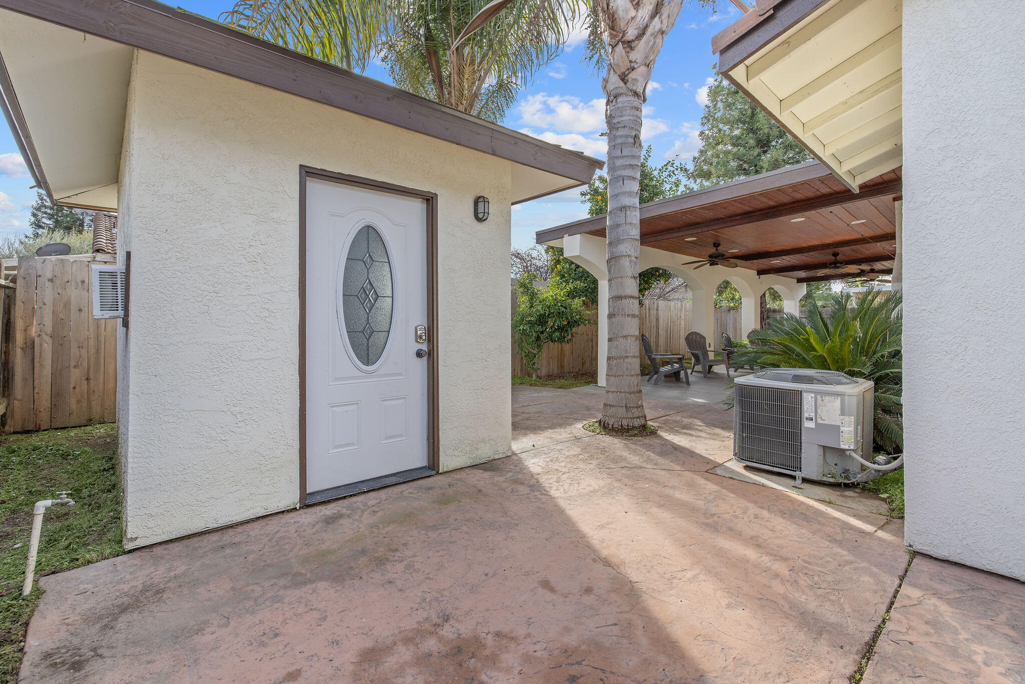 2249 W Perez Ct, Visalia, CA 93291