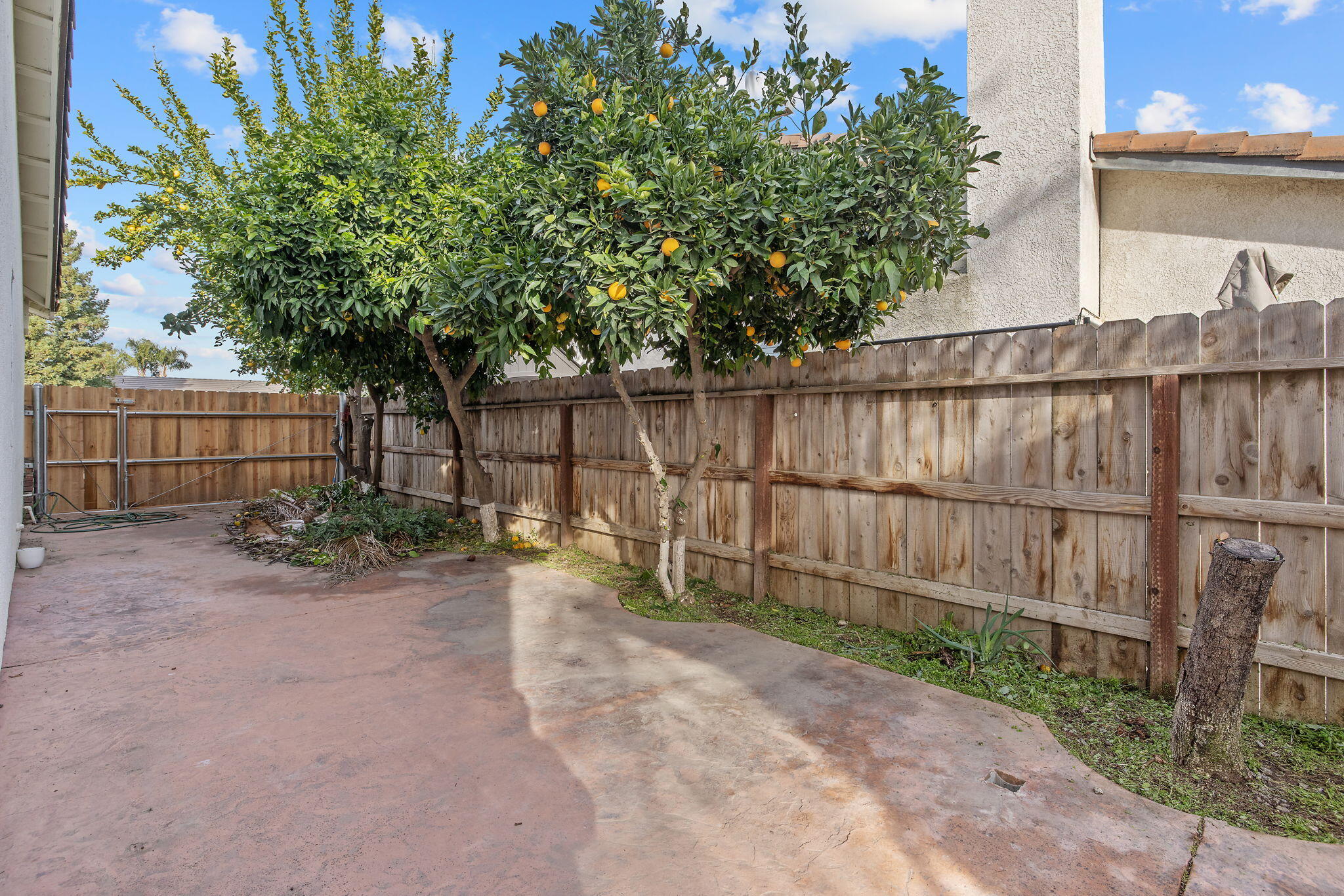 2249 W Perez Ct, Visalia, CA 93291